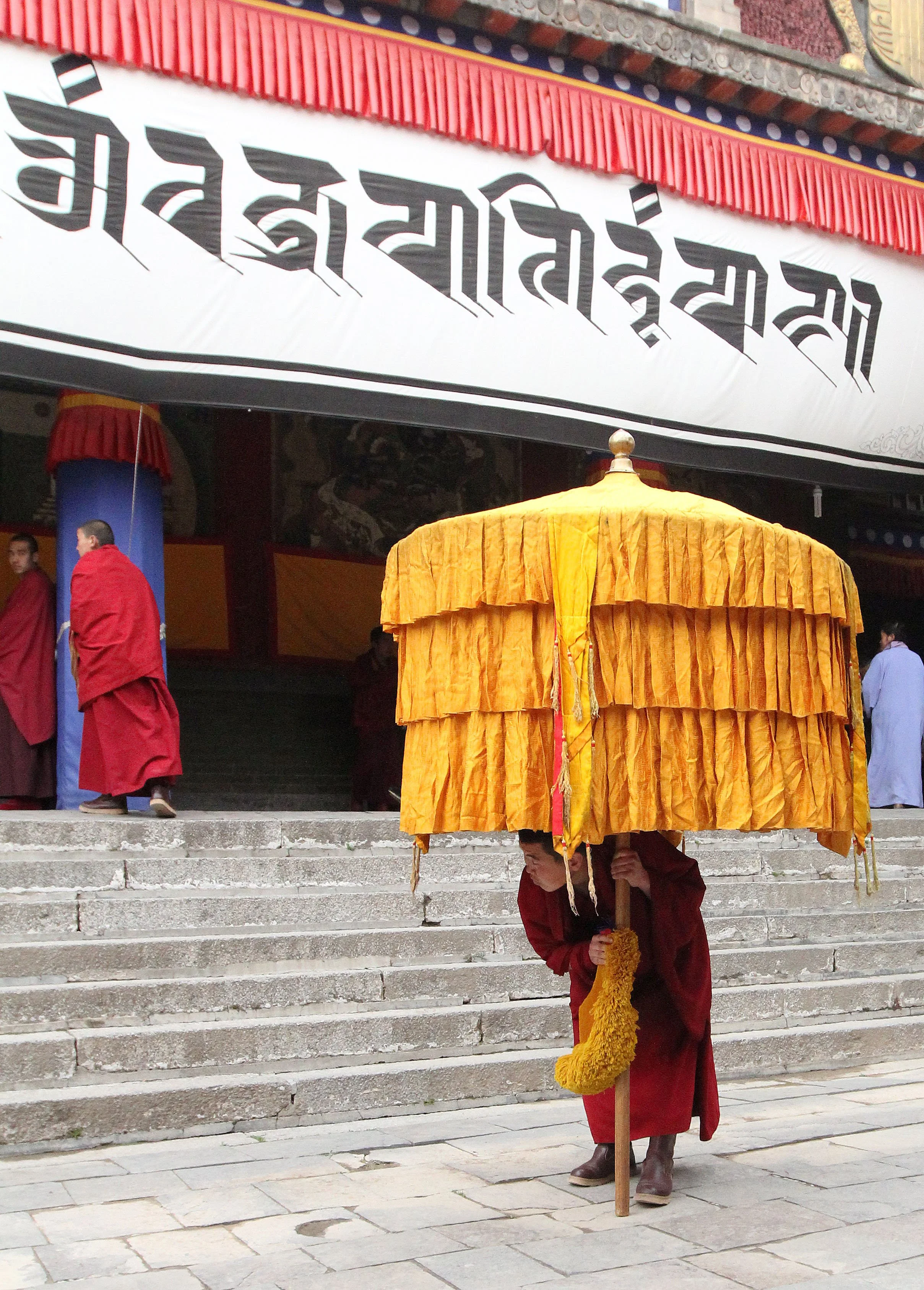 KUMBUM MONASTERY - QINGHAI - SUNNING BUDDHA FESTIVAL 2013 (79).JPG