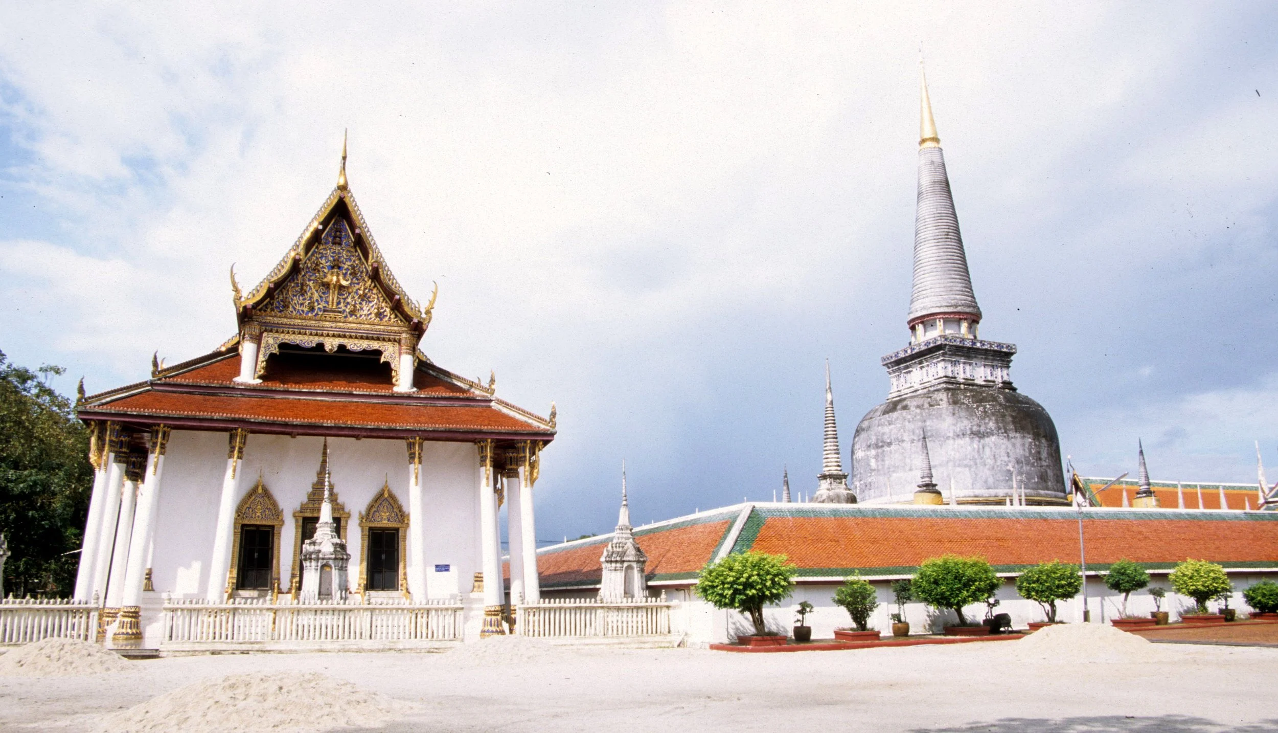 NAKHON - PRA MAHATAT WAT G.jpg
