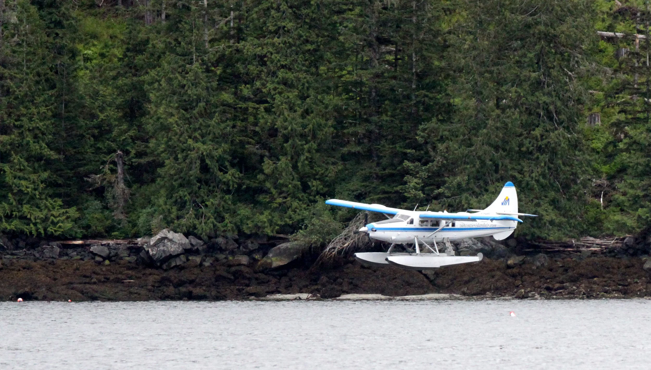 KNIGHT'S INLET BRITISH COLUMBIA - FLOAT PLANE COMING IN TO KNIGHTS INLET LODGE (2).JPG