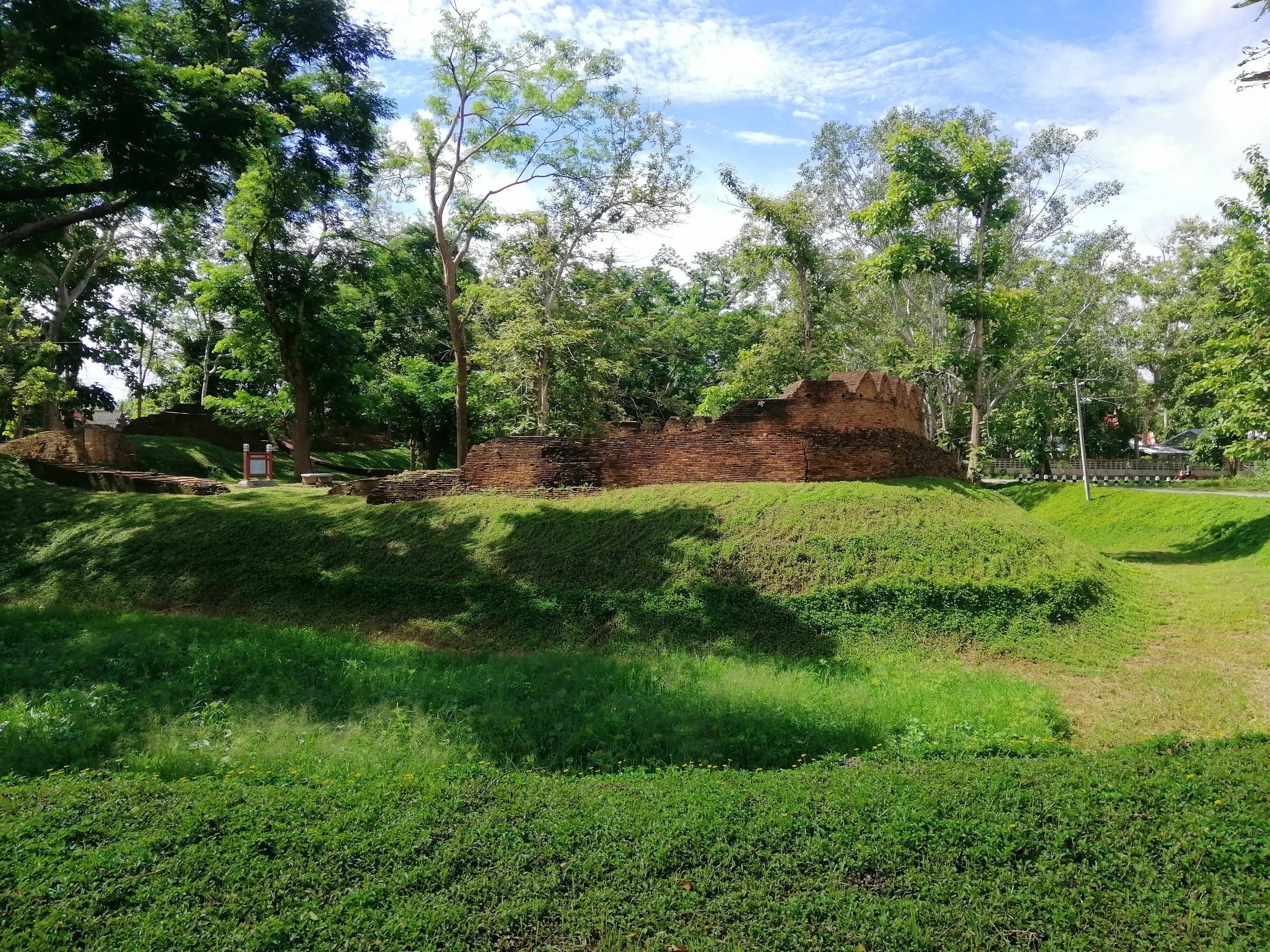 2020 Chiang Saen Temple City Historical Park Summer Road Trip  (26).jpg