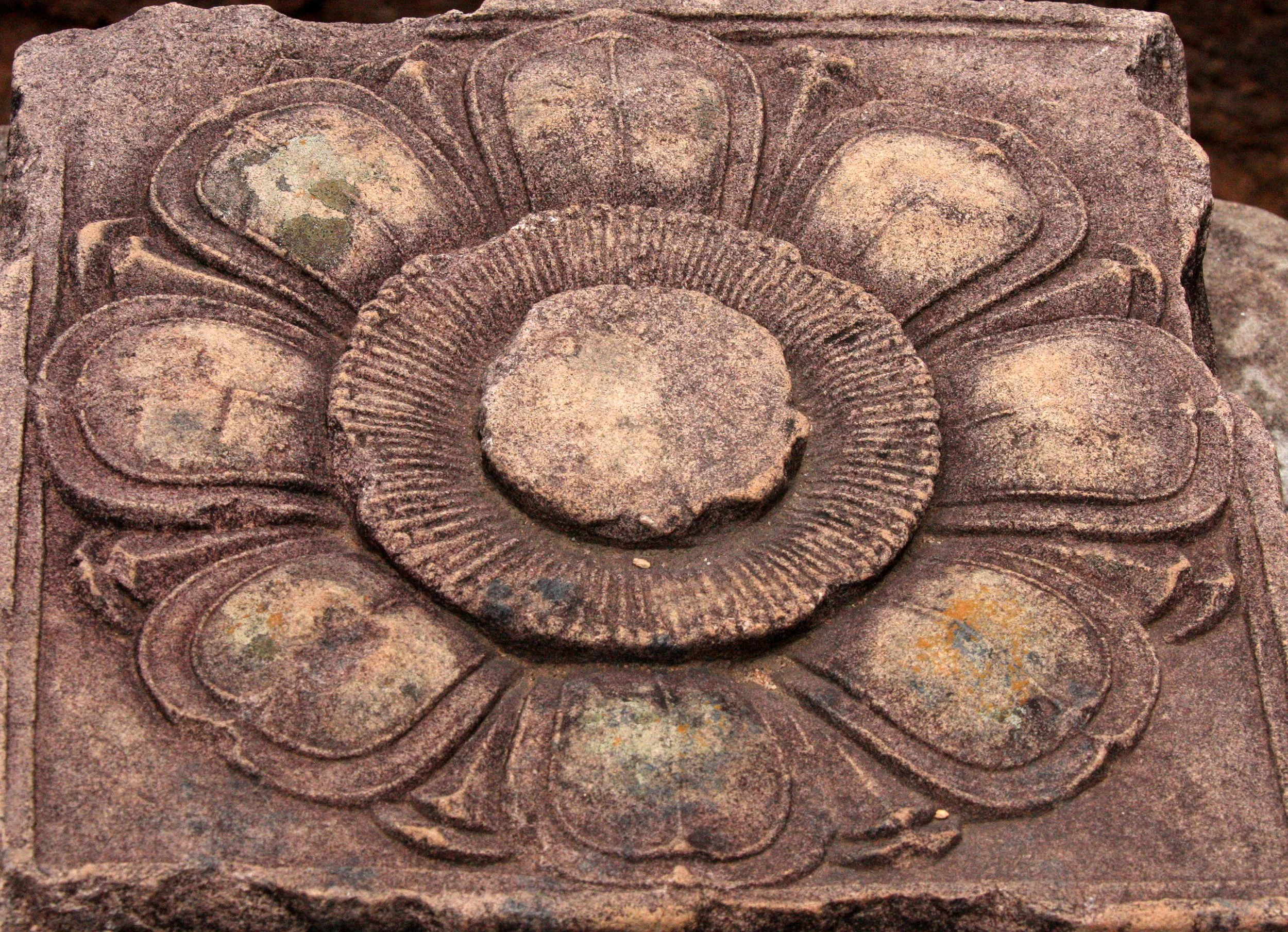BANTEAY SREI TEMPLE CAMBODIA - JULY 2010 (39).JPG