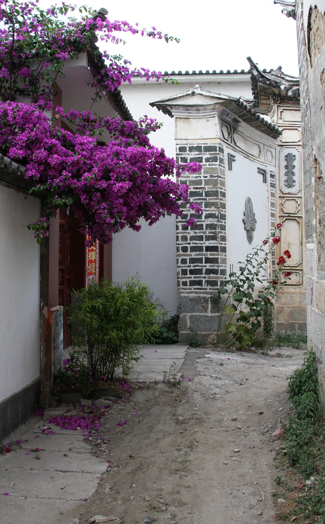 LINDEN CENTER - XIZHOU VILLAGE YUNNAN CHINA (9).JPG