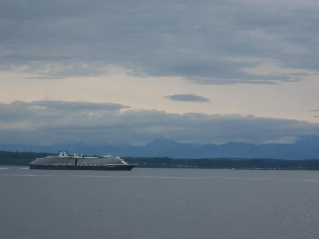 2005-5-14 CRUISE SHIP IN PUGET SOUND.jpg