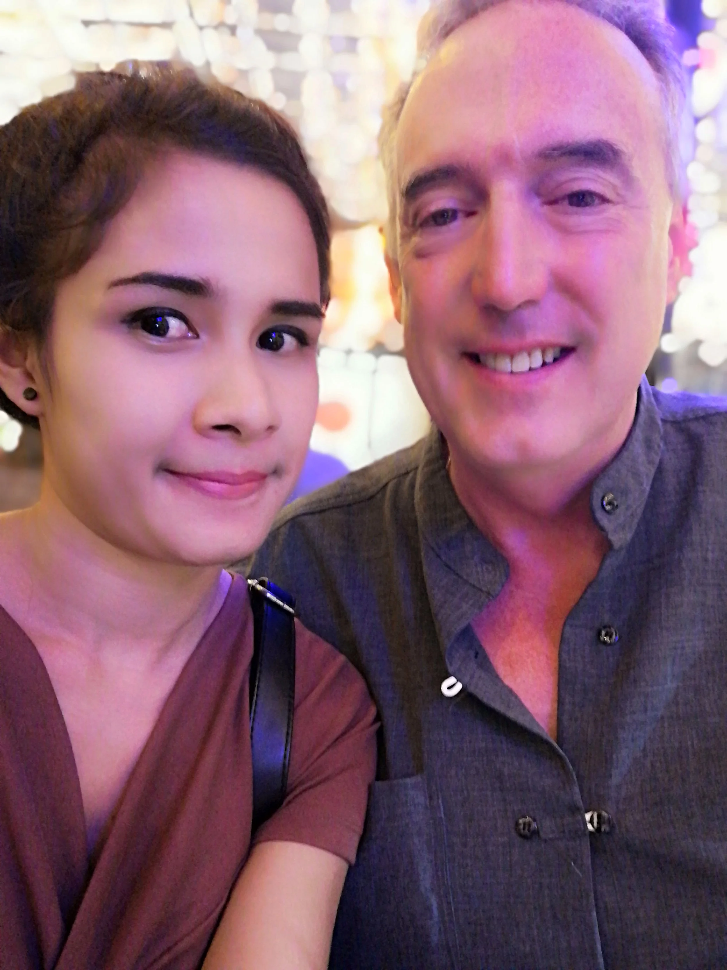 2018 Pics with Gift in Thailand (316).jpg