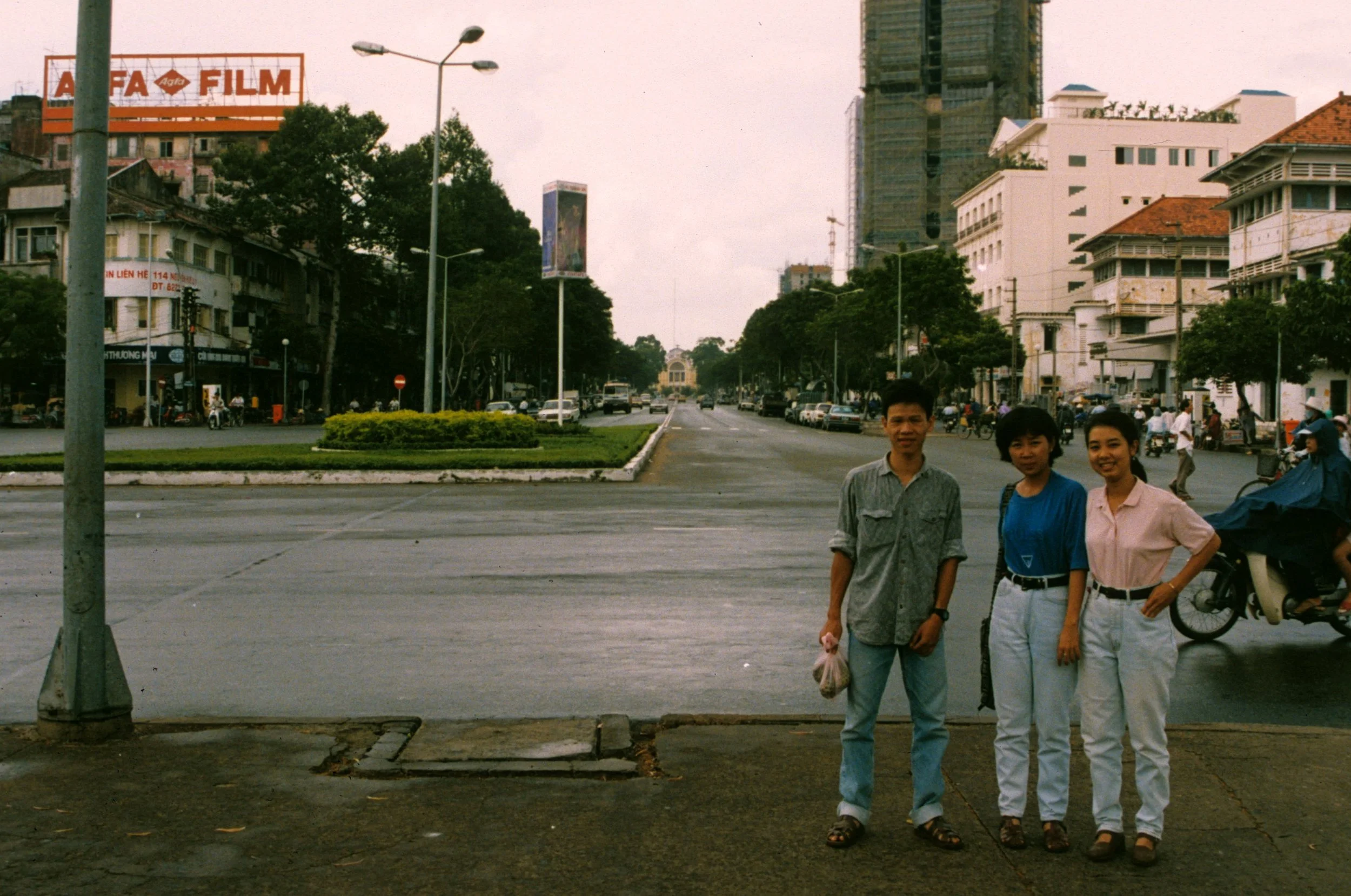 SAIGON - UNKNOWN PEOPLE.jpg