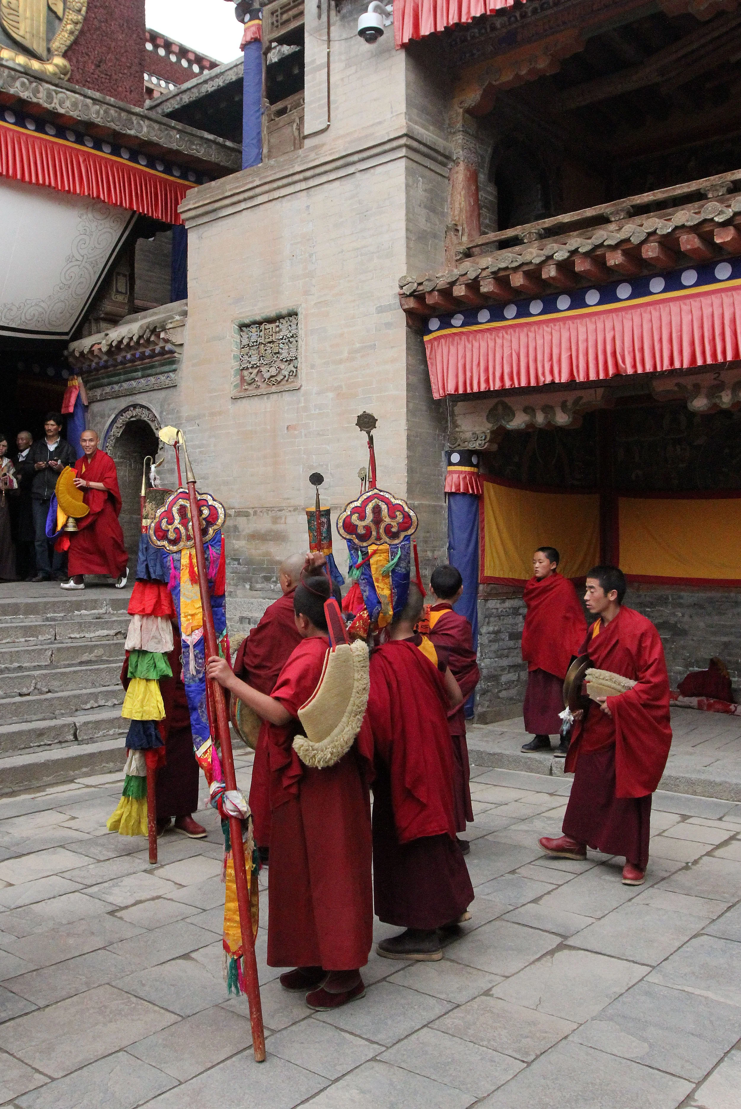 KUMBUM MONASTERY - QINGHAI - SUNNING BUDDHA FESTIVAL 2013 (51).JPG