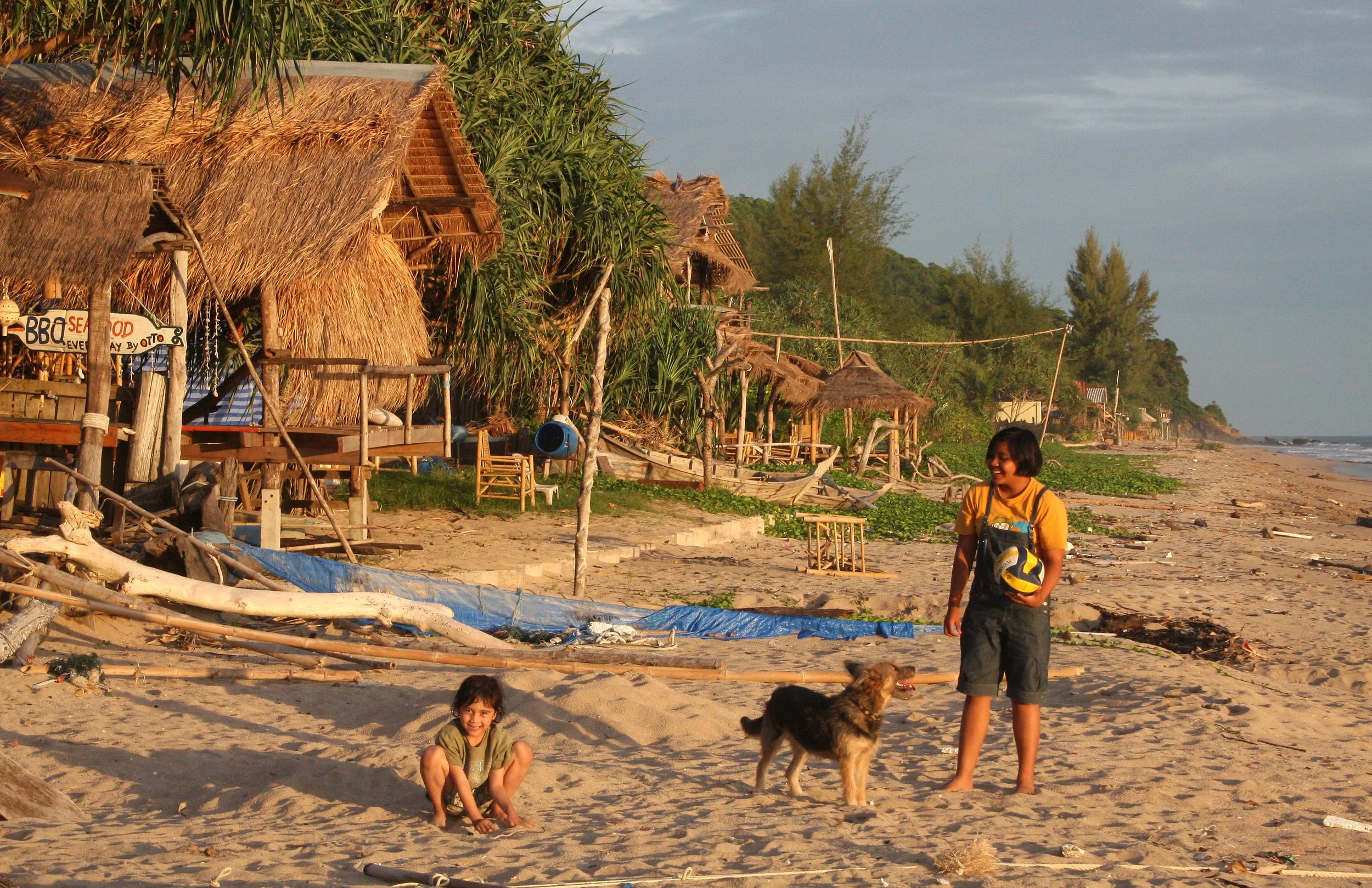 KOH LANTA - 2008 -  SUNSET AT OTTO'S (11).JPG