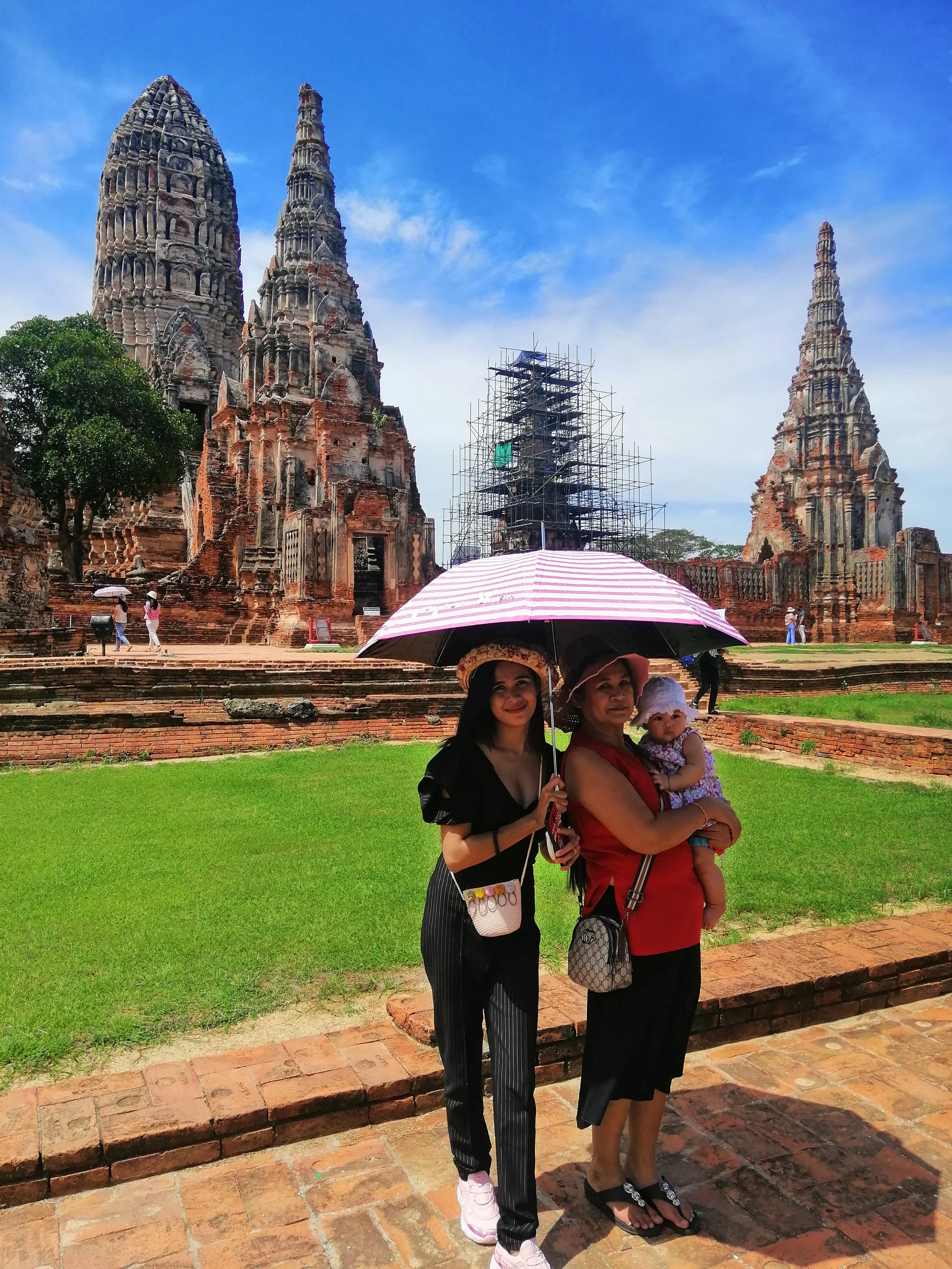 2020 Ayutthaya with Liana & Gift and Mom (40).jpg