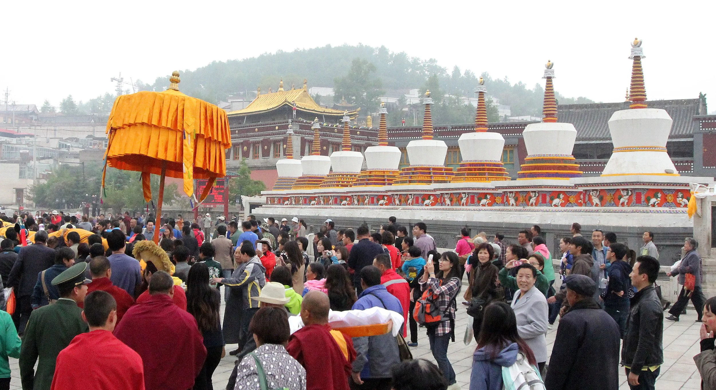 KUMBUM MONASTERY - QINGHAI - SUNNING BUDDHA FESTIVAL 2013 (145).JPG