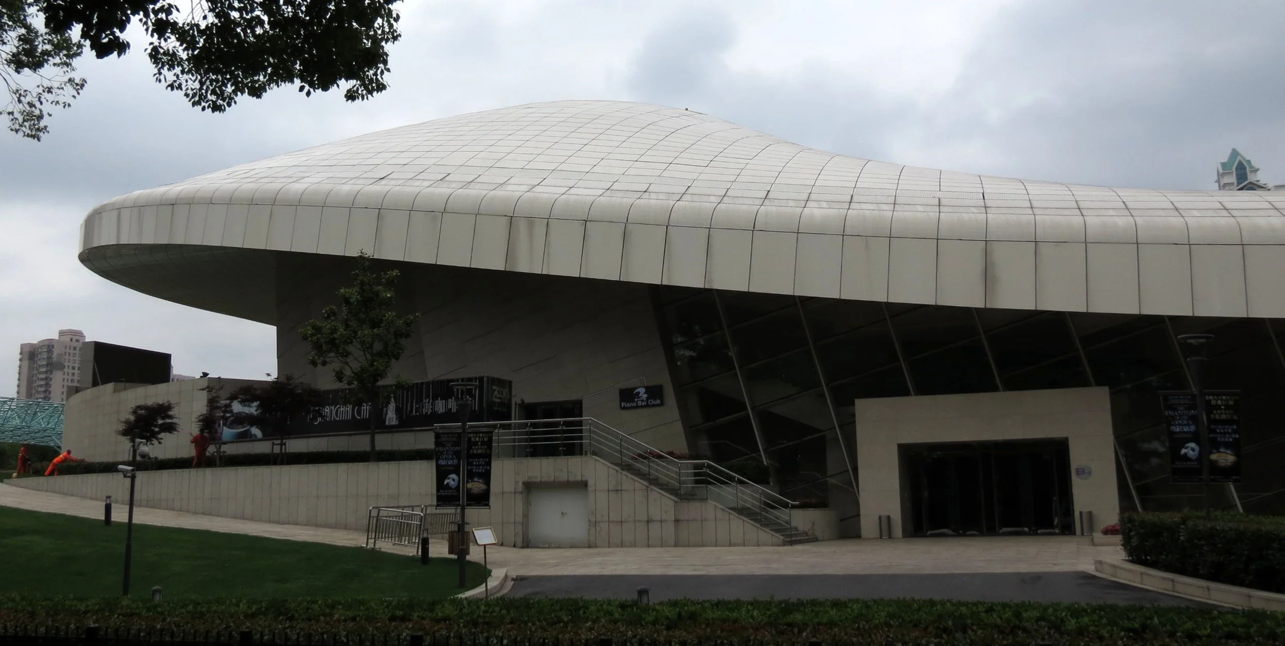 GRADUATION - SHANGHAI AMERICAN SCHOOL JUNE 2013 (12).JPG