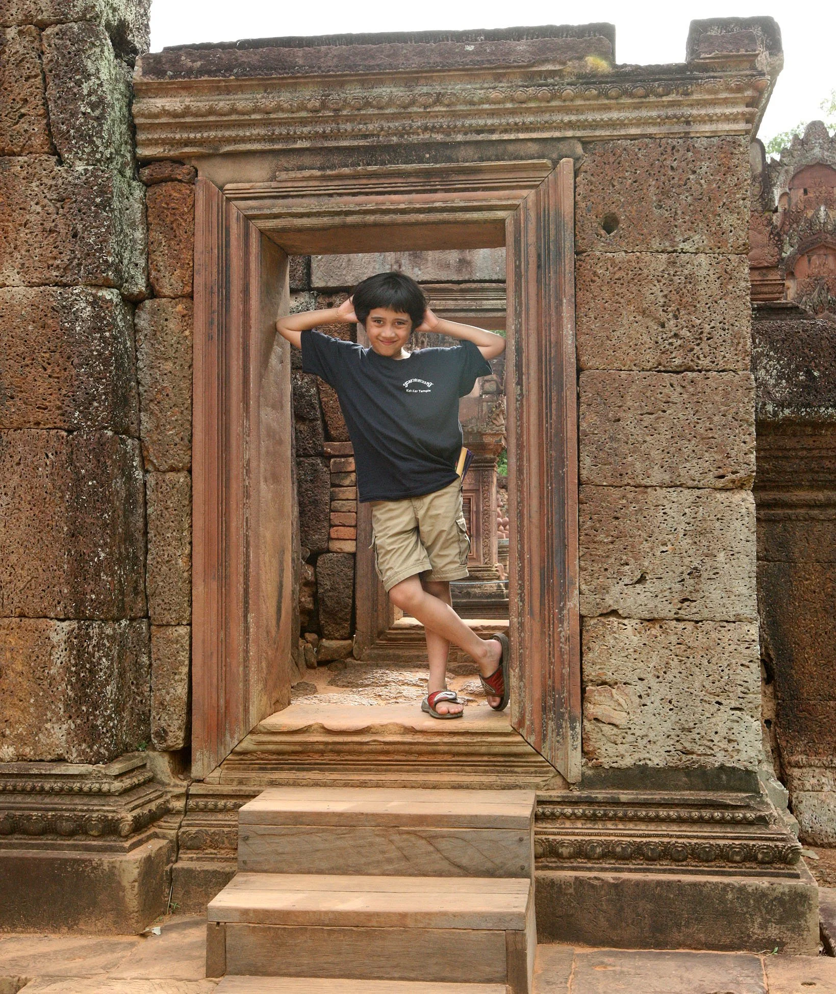 BANTEAY SREI TEMPLE - CAMBODIA (11).JPG