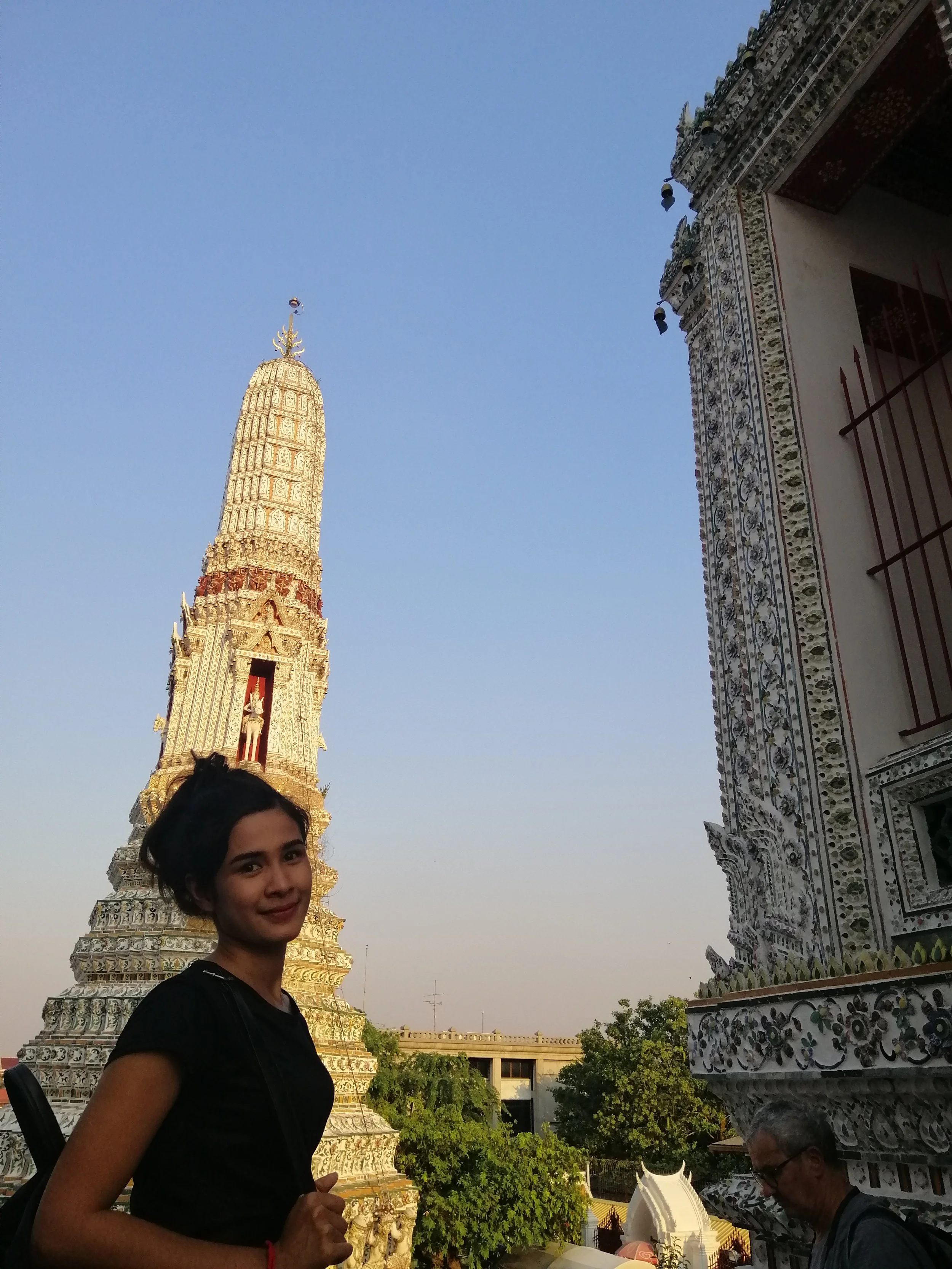 2018 Pics with Gift in Thailand (220).jpg