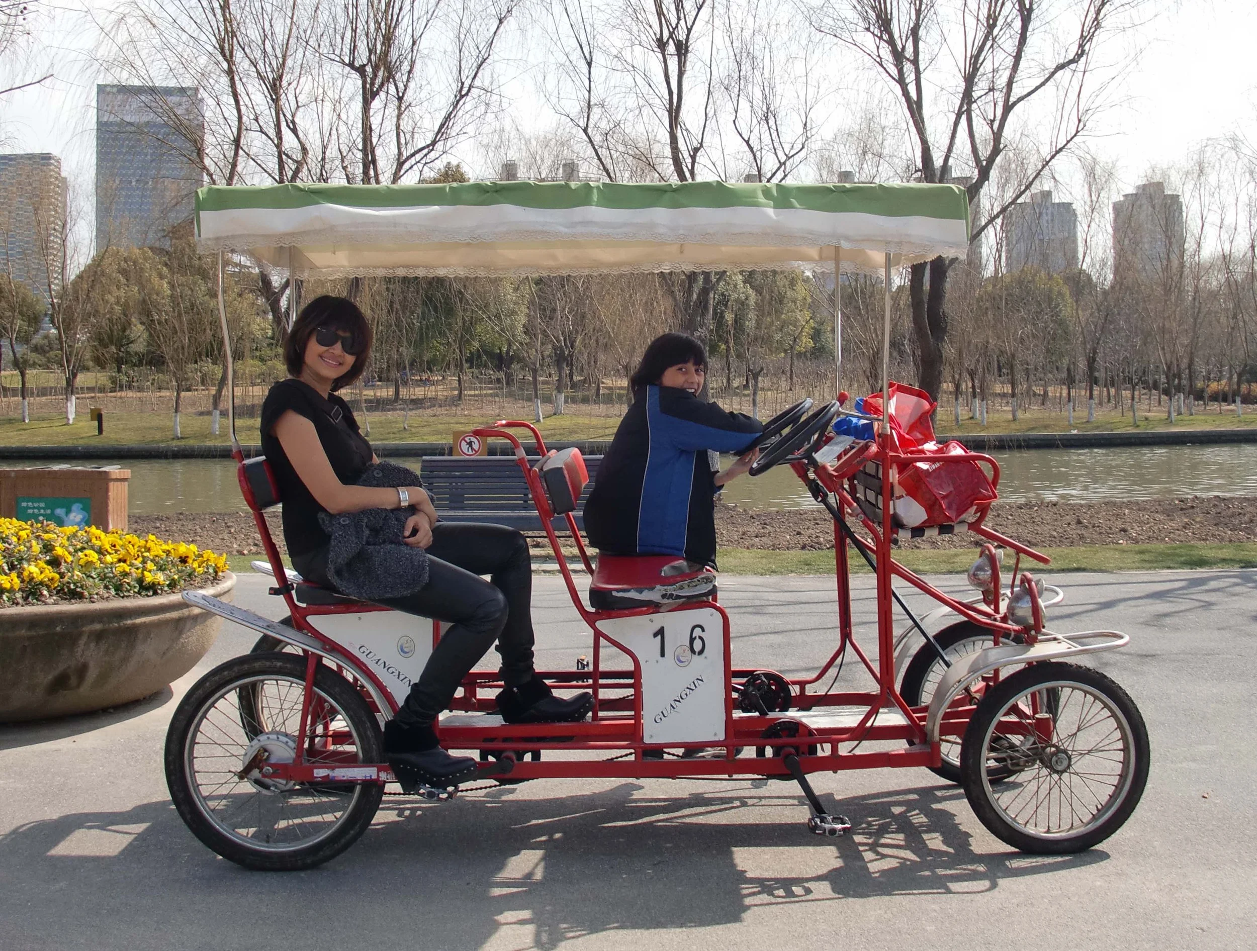 2011-3-13 CENTURY PARK SHANGHAI (7).JPG