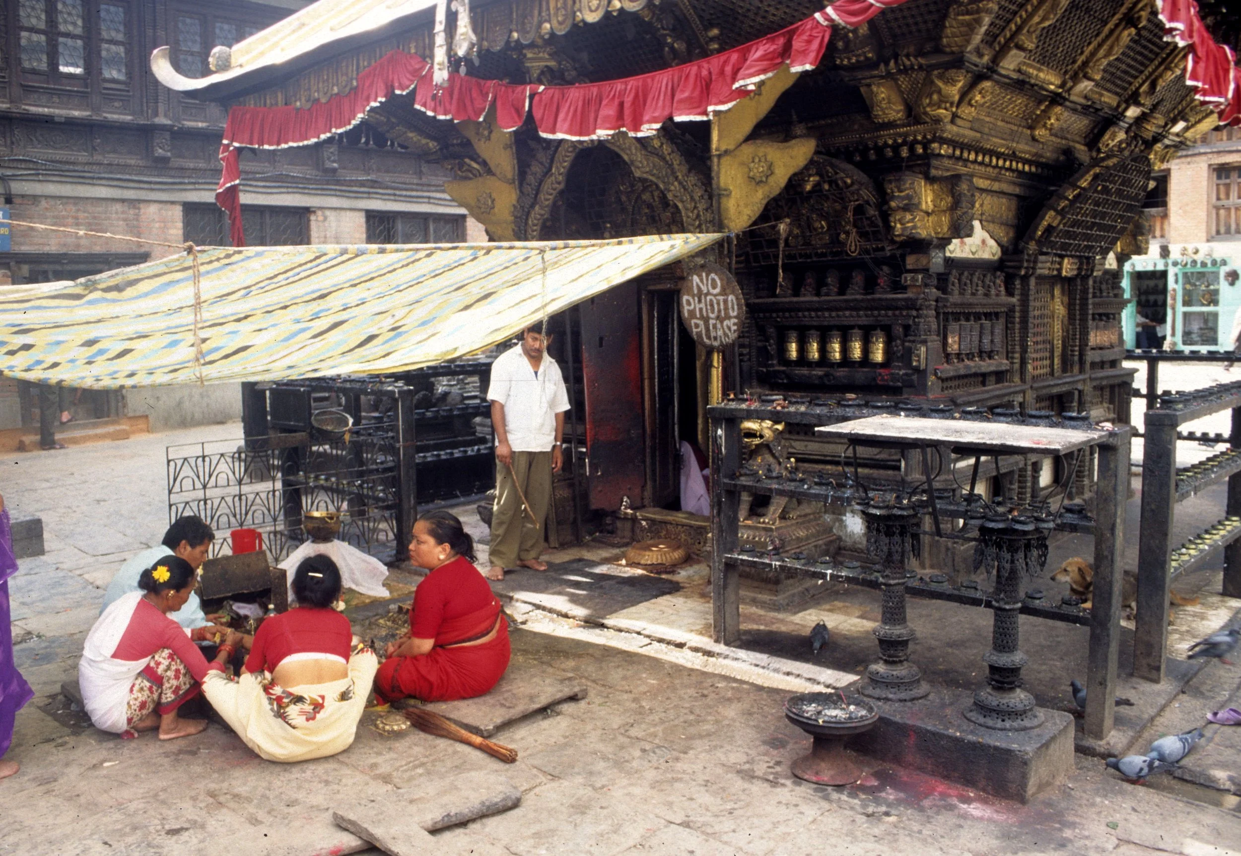 NEPAL - KATMANDU - BUDDHIST TEMPLE B.jpg