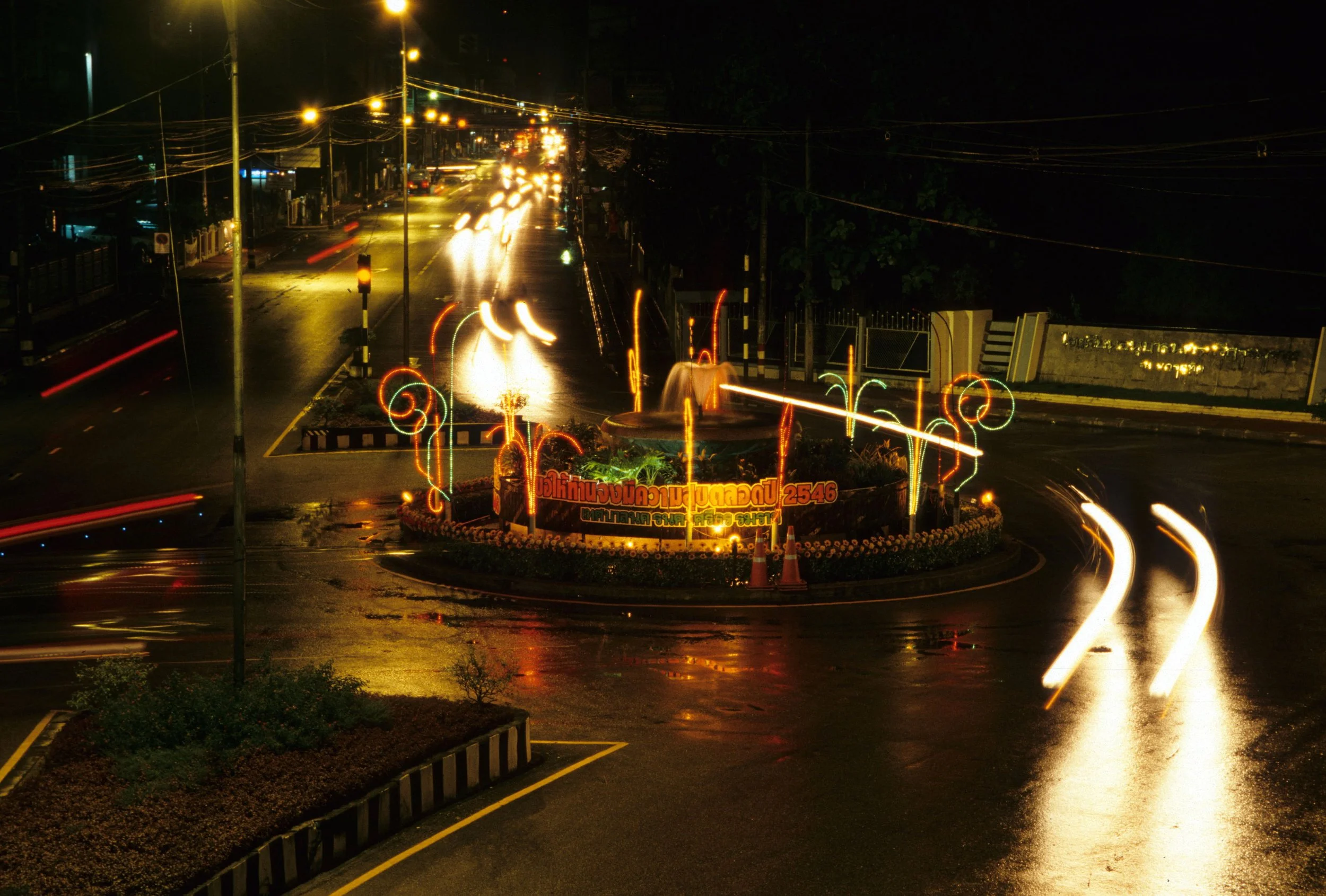 2004 Nakhonsithammarat Markets, Monks and Baby Cokie (73).jpg