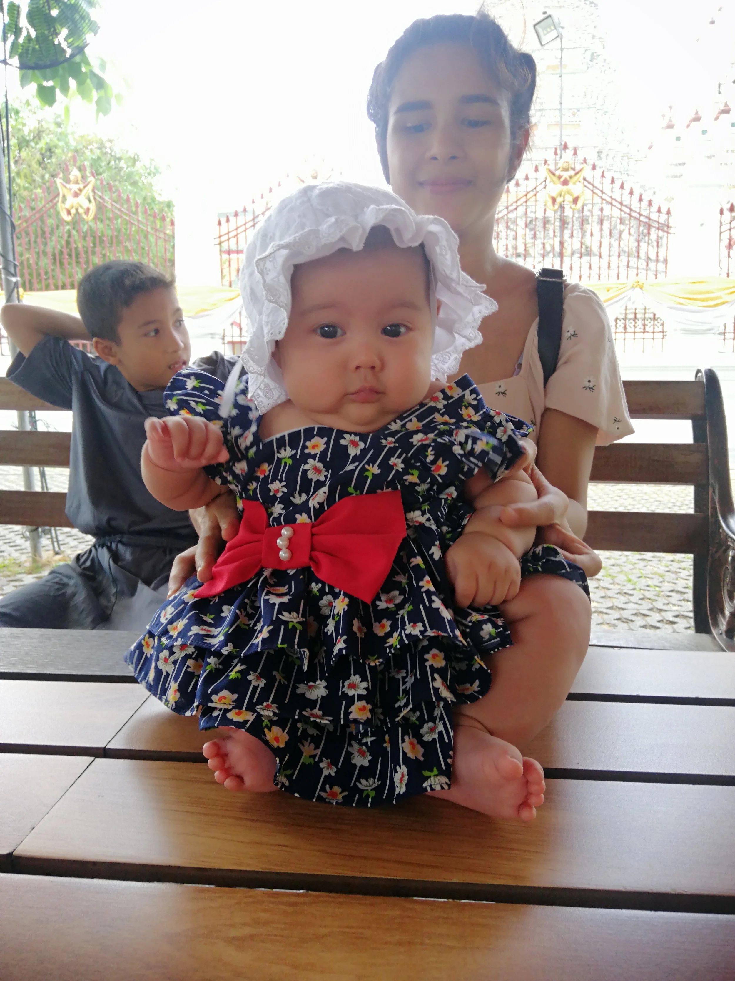 2020 Wat Arun with Liana, Cokie and Gift (33).jpg