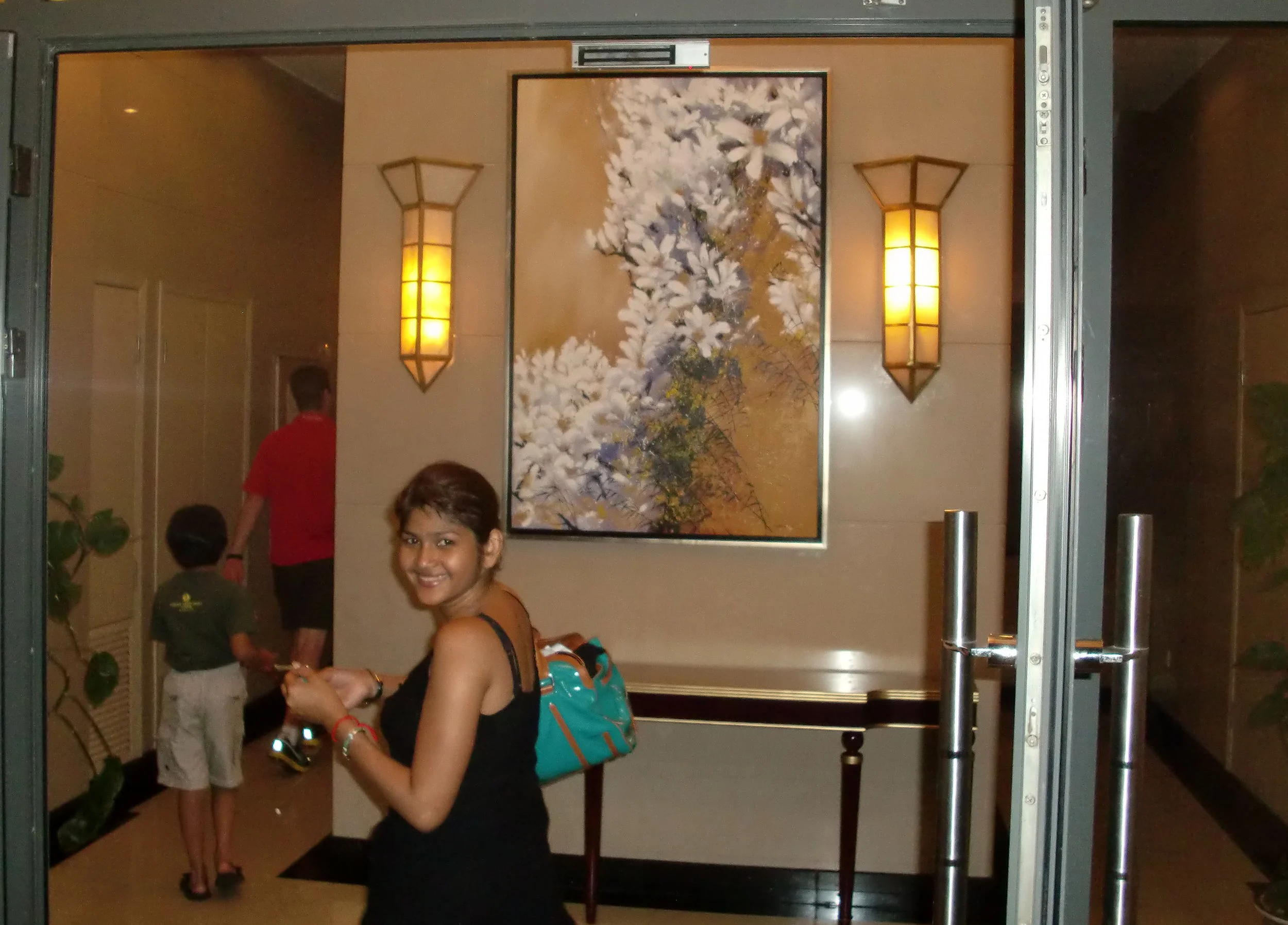 SHANGHAI - ARRIVAL AT OUR NEW APARTMENT IN GREEN COURT II (2).JPG