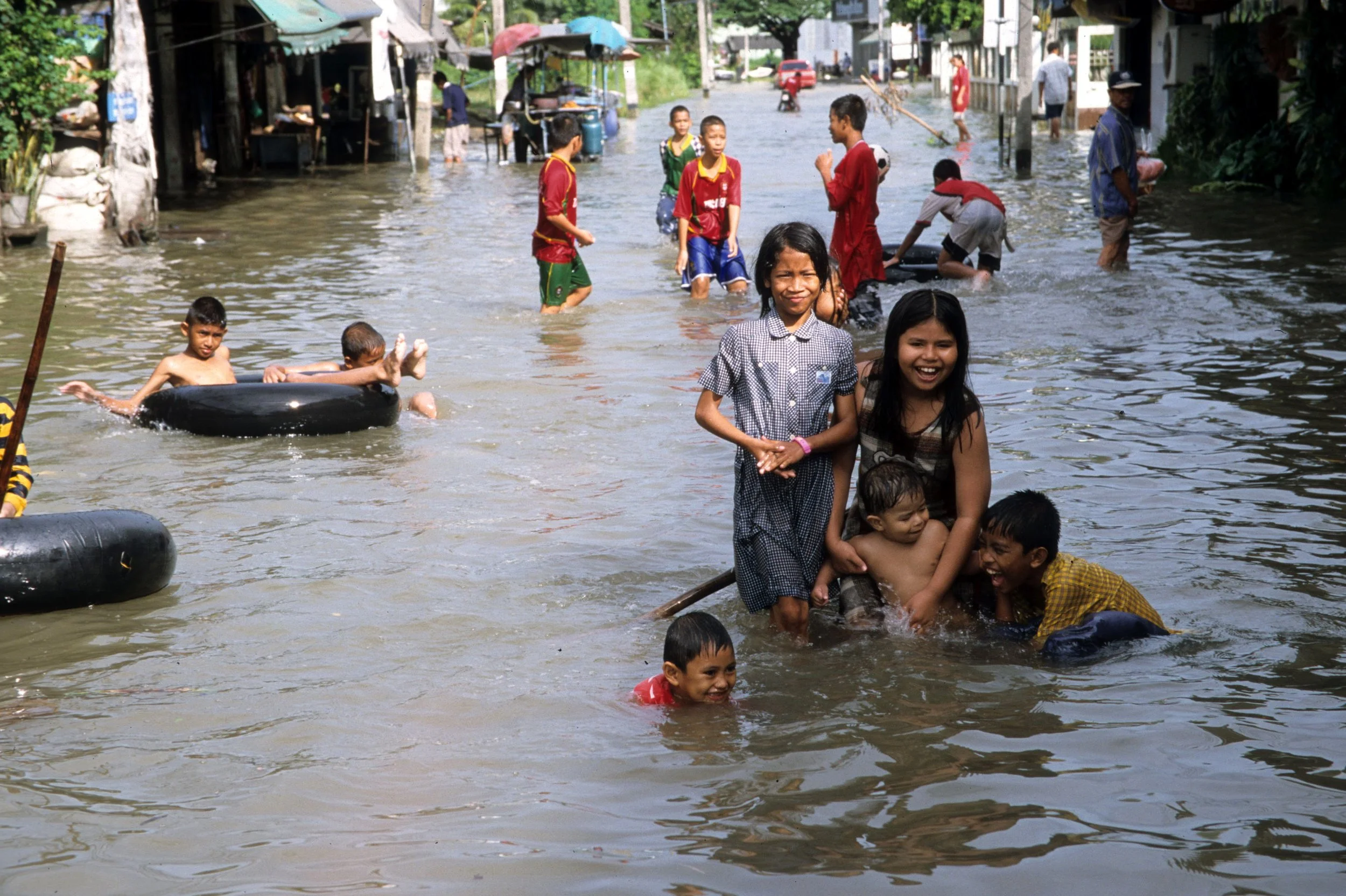 2009 Nakhonsithammarat Thailand with Family & Floods (8).jpg