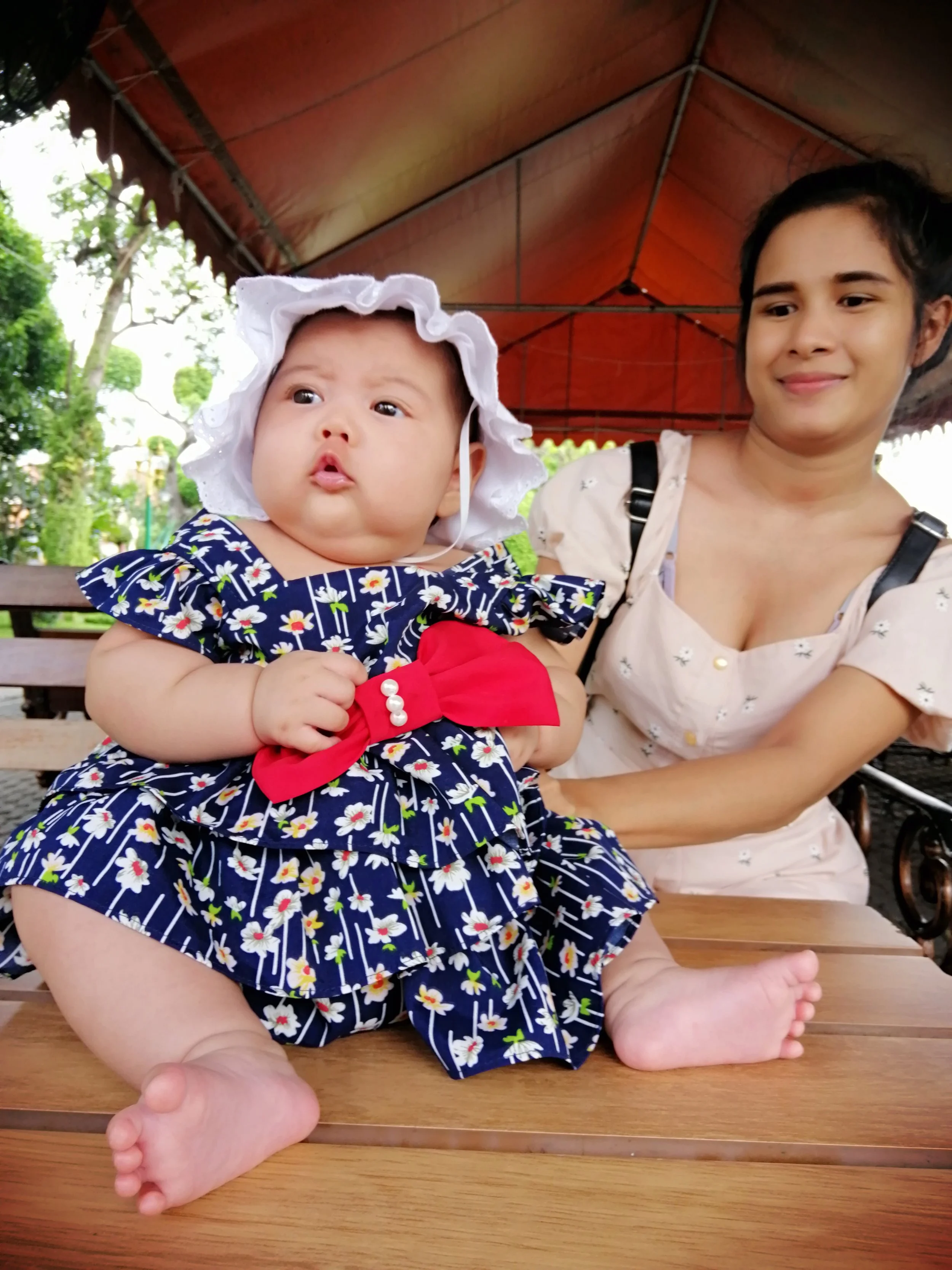 2020 Wat Arun with Liana, Cokie and Gift (38).jpg