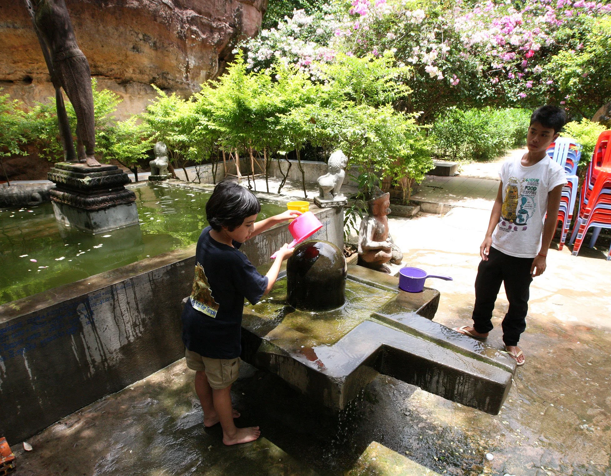 KULEN MOUNTAIN - CAMBODIA - JULY 2010 (3).JPG