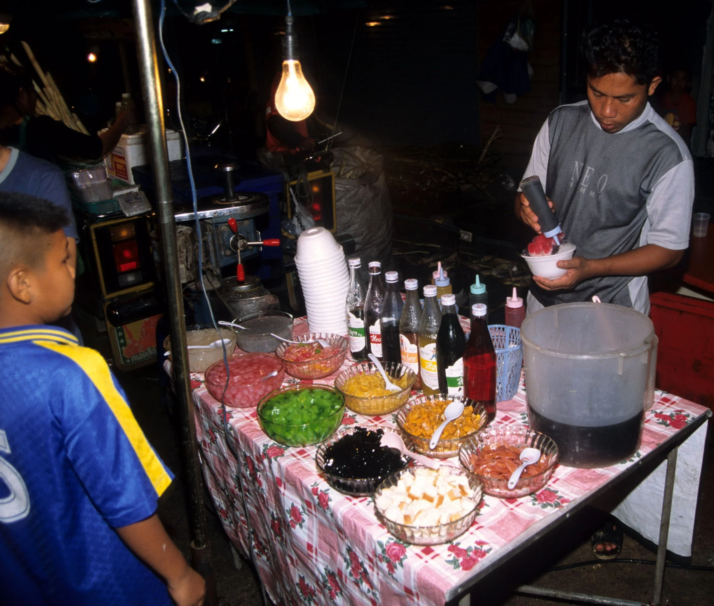 2004 Nakhonsithammarat Markets, Monks and Baby Cokie (65).jpg