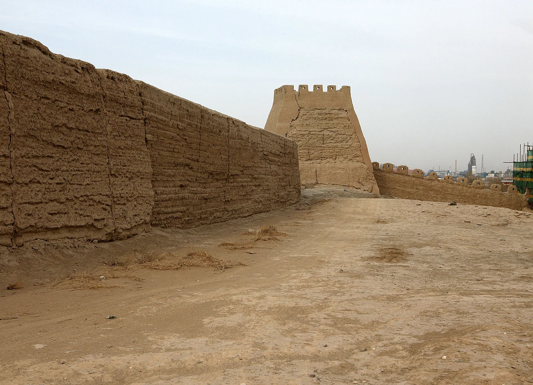 JIAYUGUAN  PASS - FORTRESS AND GREAT WALL - GANSU CHINA (81).JPG