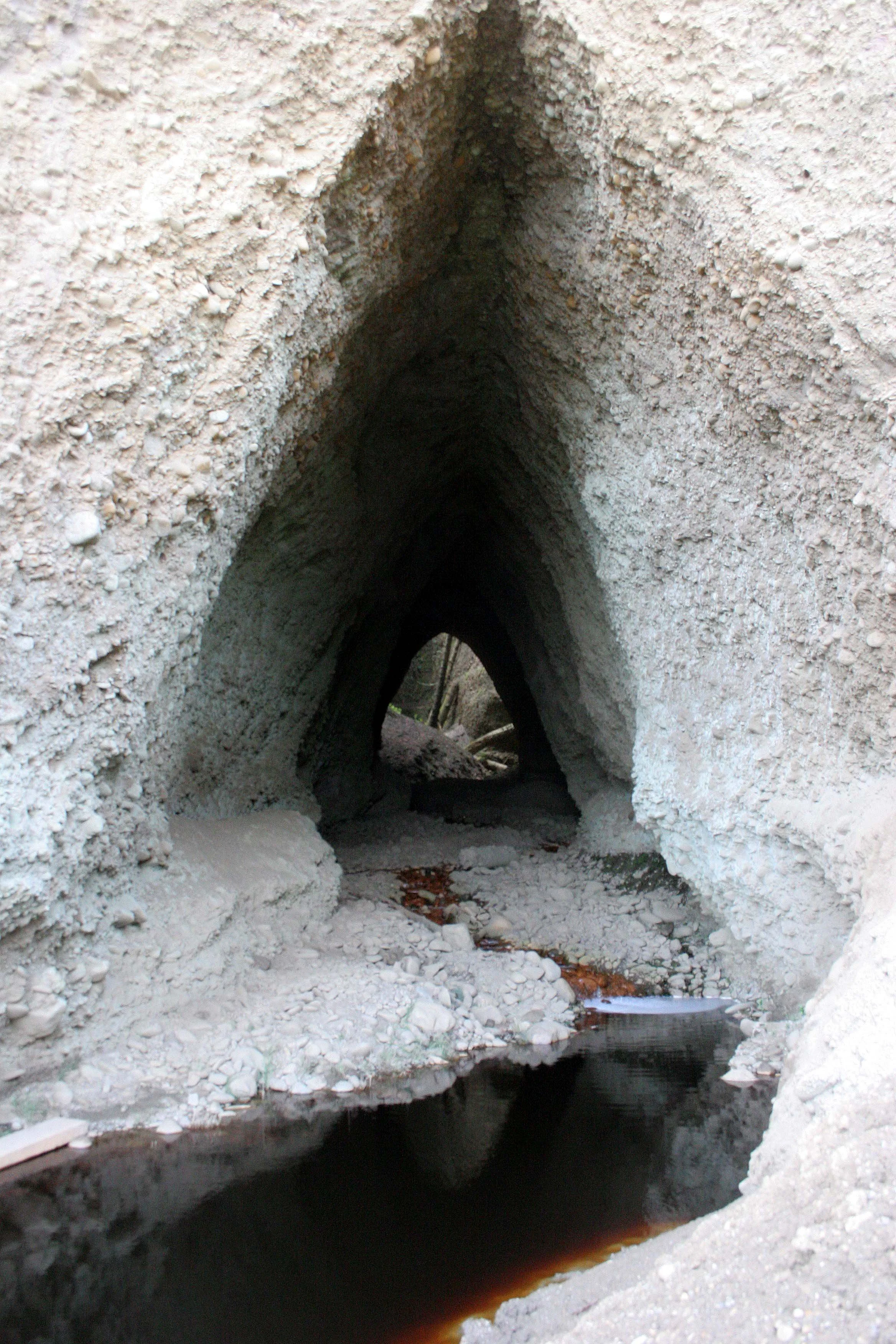 CHINAMAN'S CAVE - LAKE FARM BEACH WA (6).JPG