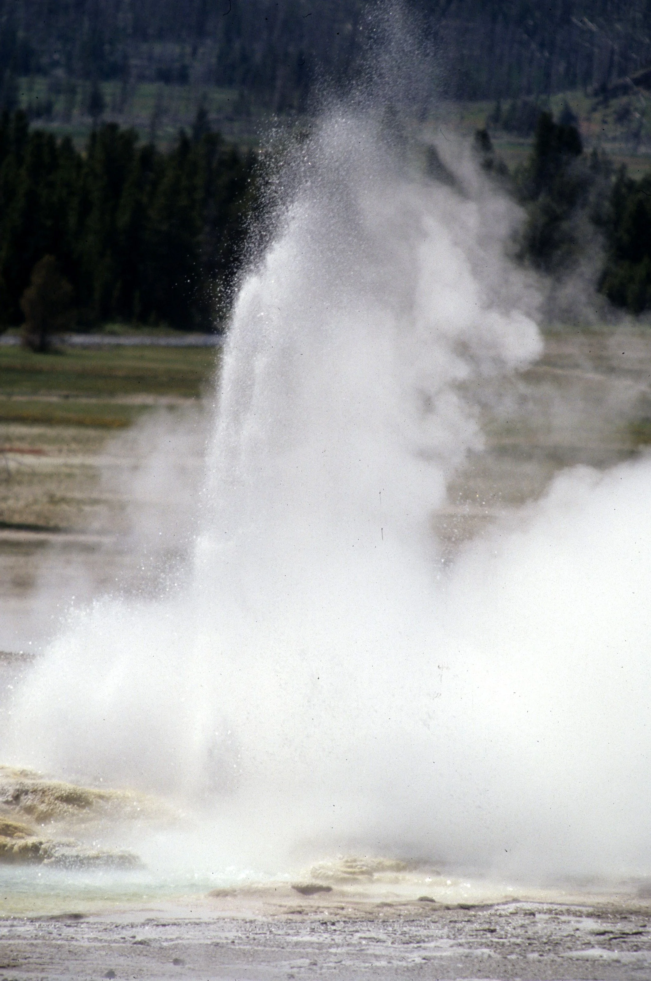 YELLOWSTONE - GEYSER VALLEY.jpg