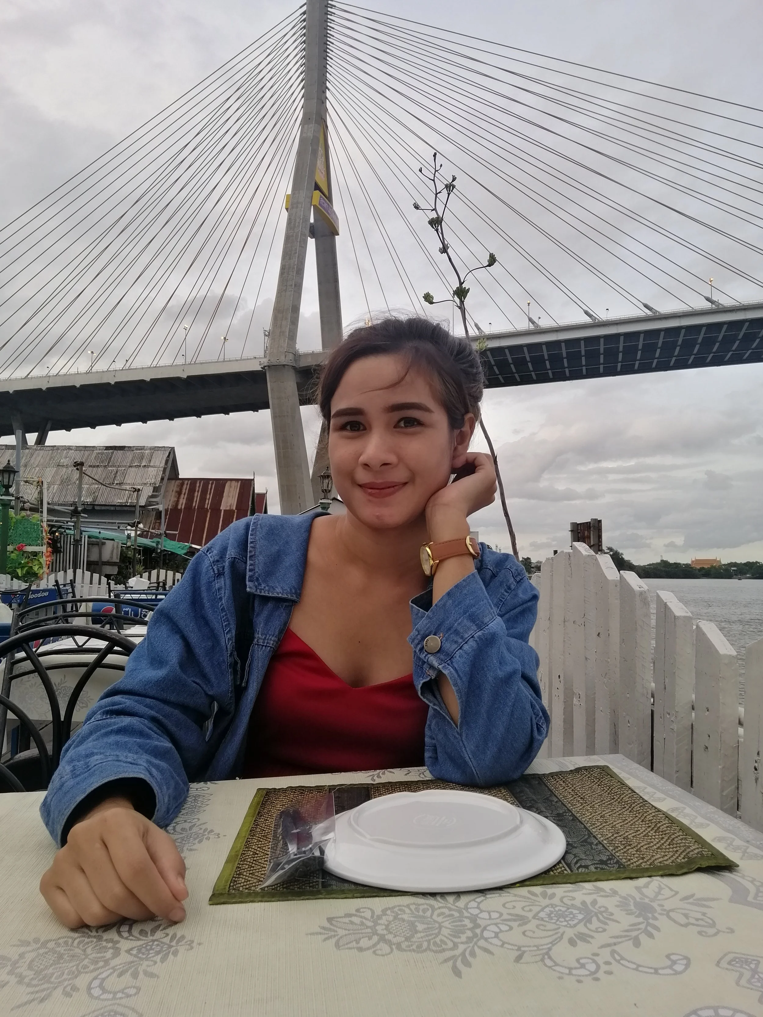 2018 Pics with Gift in Thailand (522).jpg