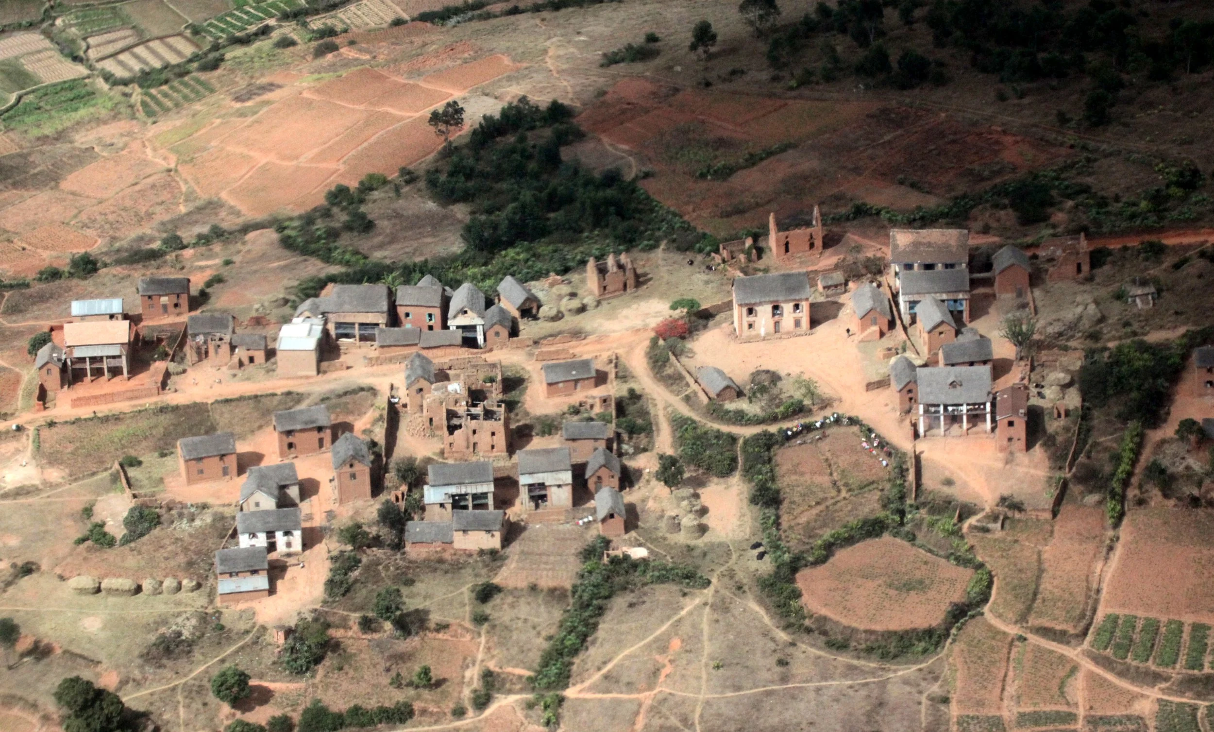 CENTRAL HIGHLANDS - SCENES OF EROSION, DEFORESTATION AND VILLAGES FROM THE AIR (13).JPG
