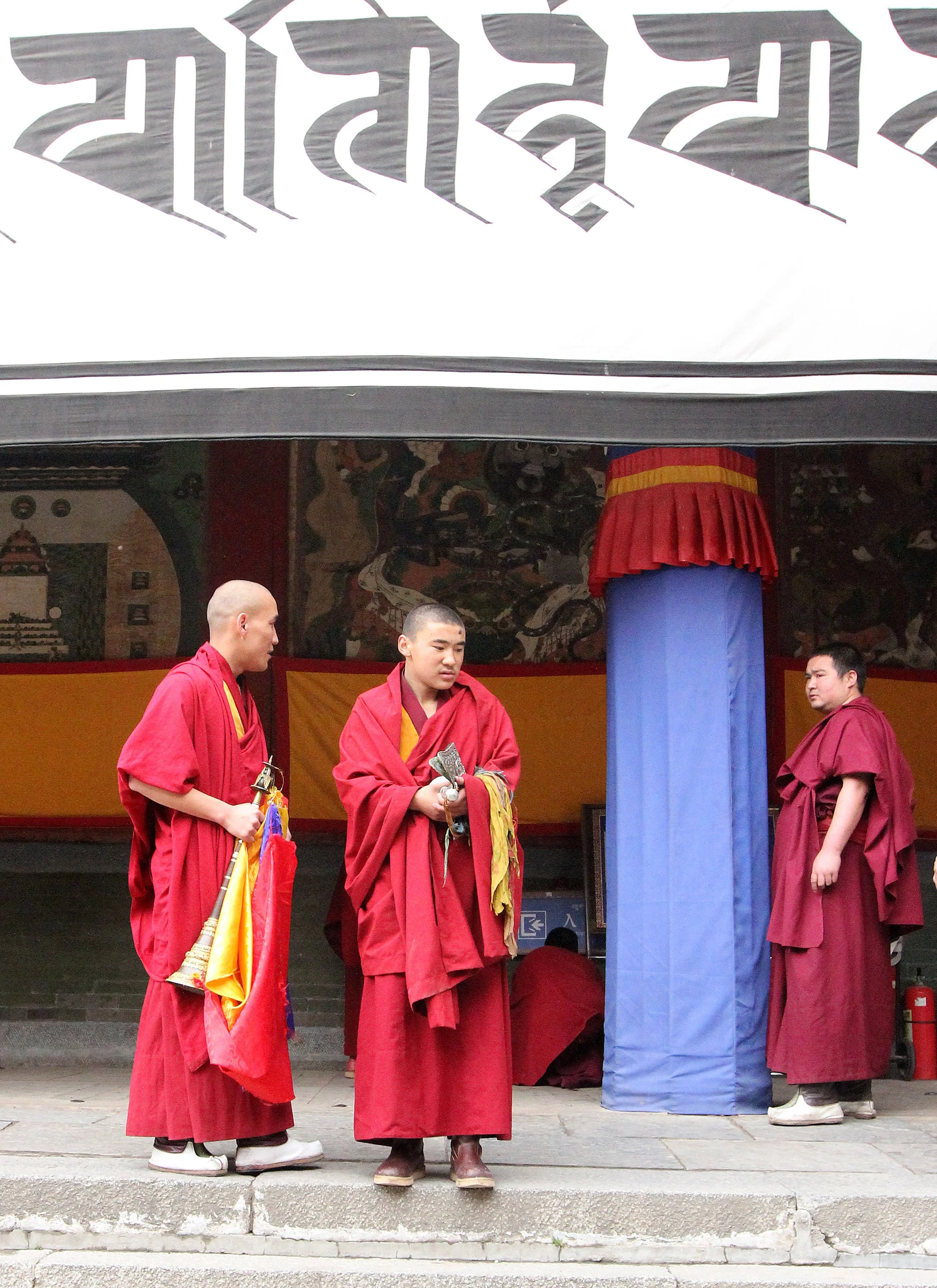 KUMBUM MONASTERY - QINGHAI - SUNNING BUDDHA FESTIVAL 2013 (61).JPG