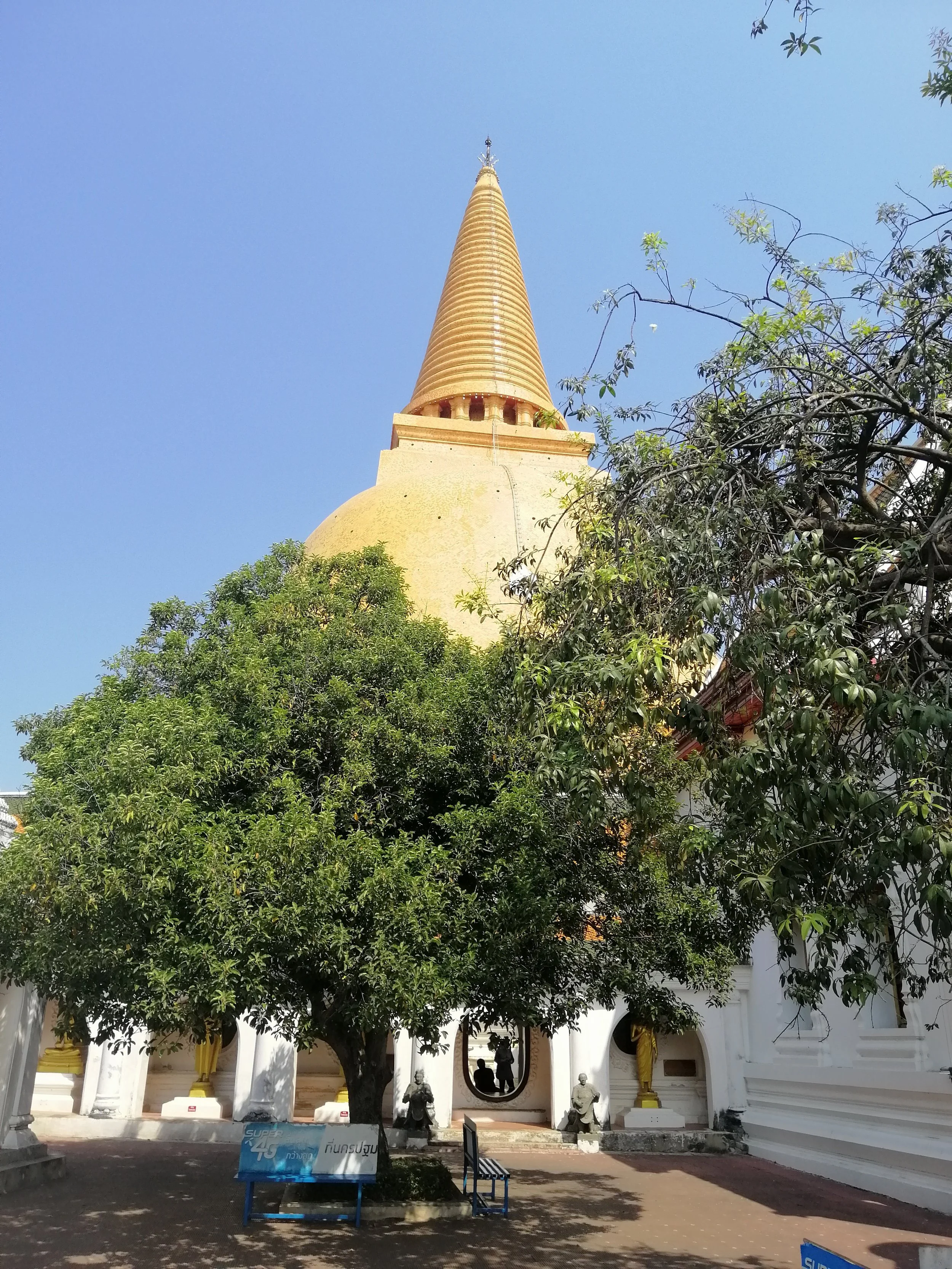 2019 Nakhon Pathom Trip Temples with Cokie (7).jpg