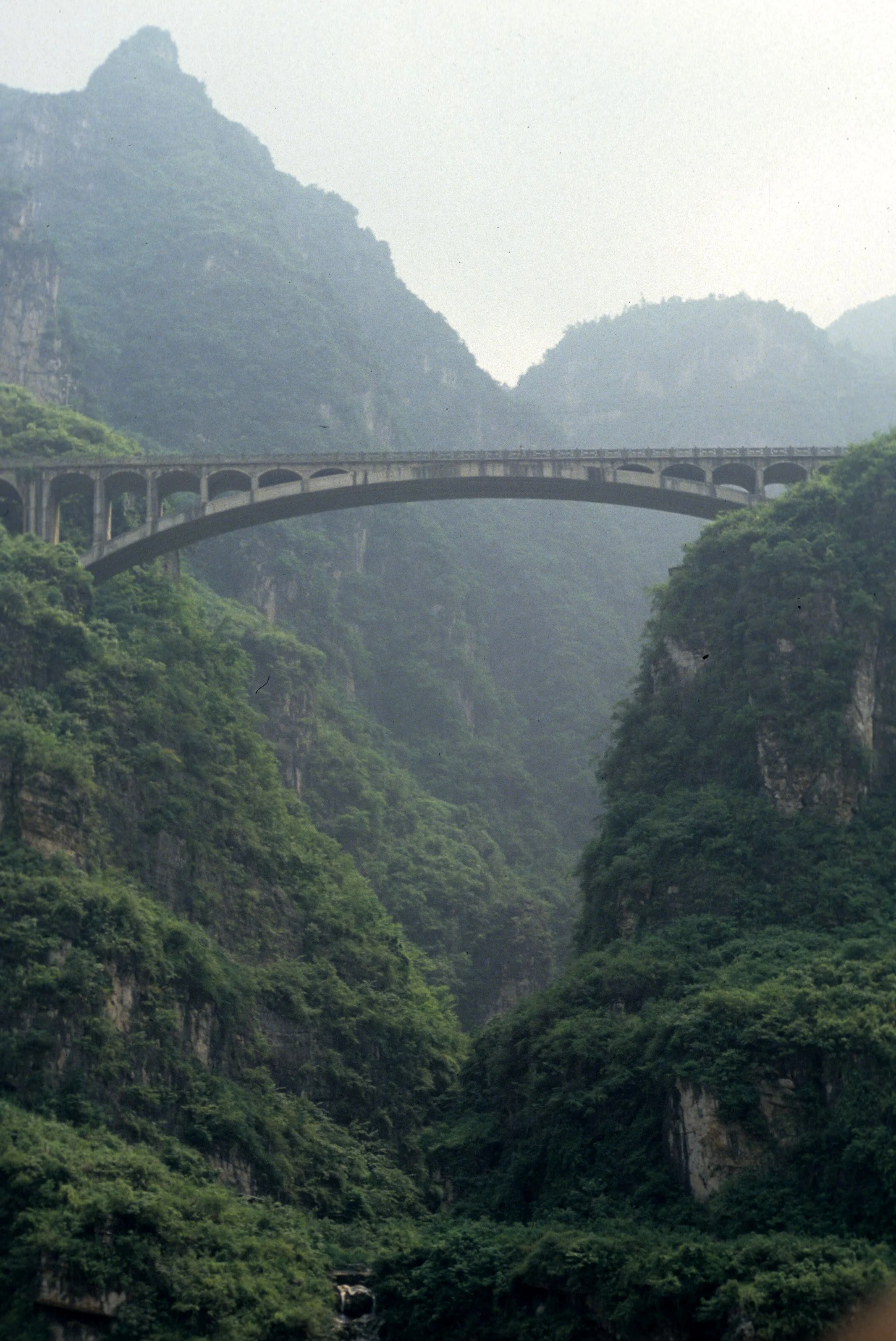 YANGTZE - THREE GORGES CRUISE SCENERY (13).jpg