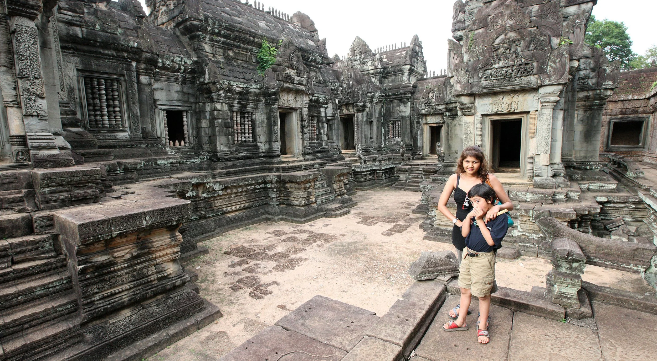 BANTEAY SAMRE TEMPLE - CAMBODIA (2).JPG