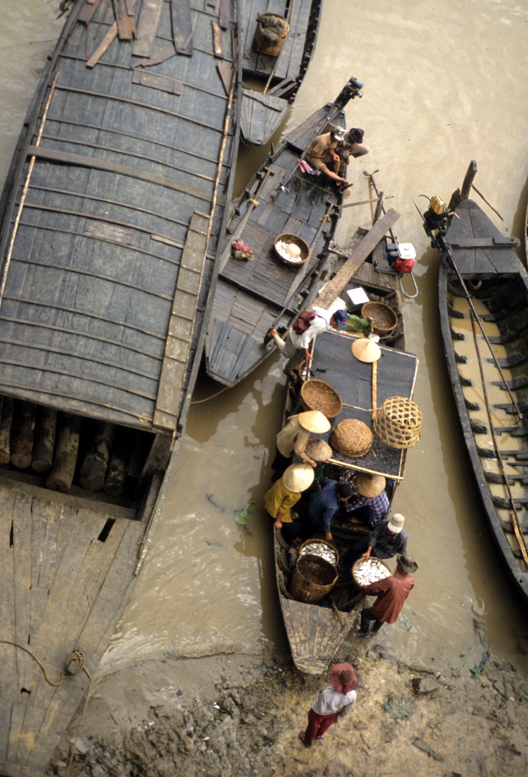 CAT TIEN FLOATING MARKET (3).jpg