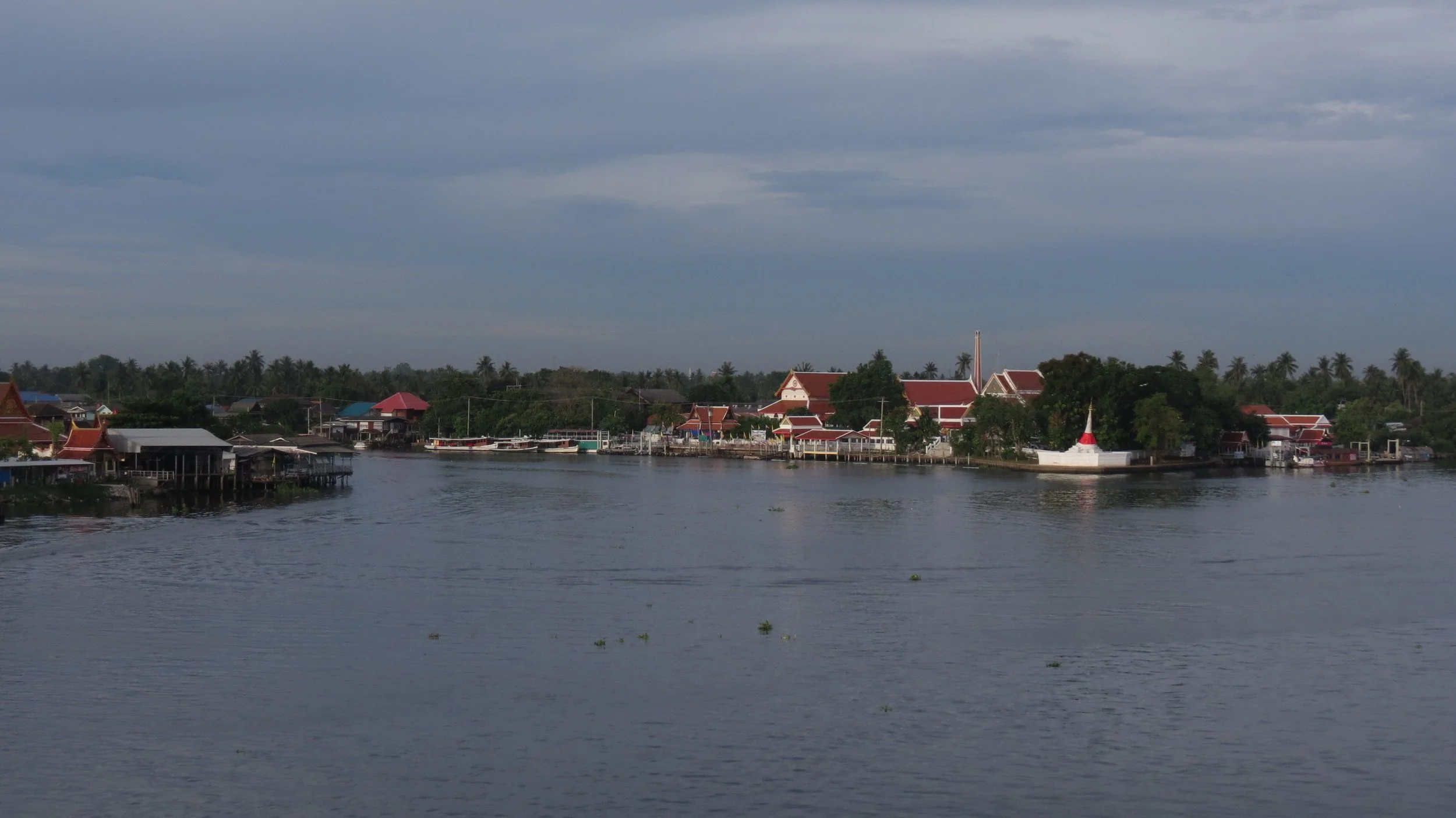 2014 Koh Kret seen from Rama 9 Bridge in Pakkret
