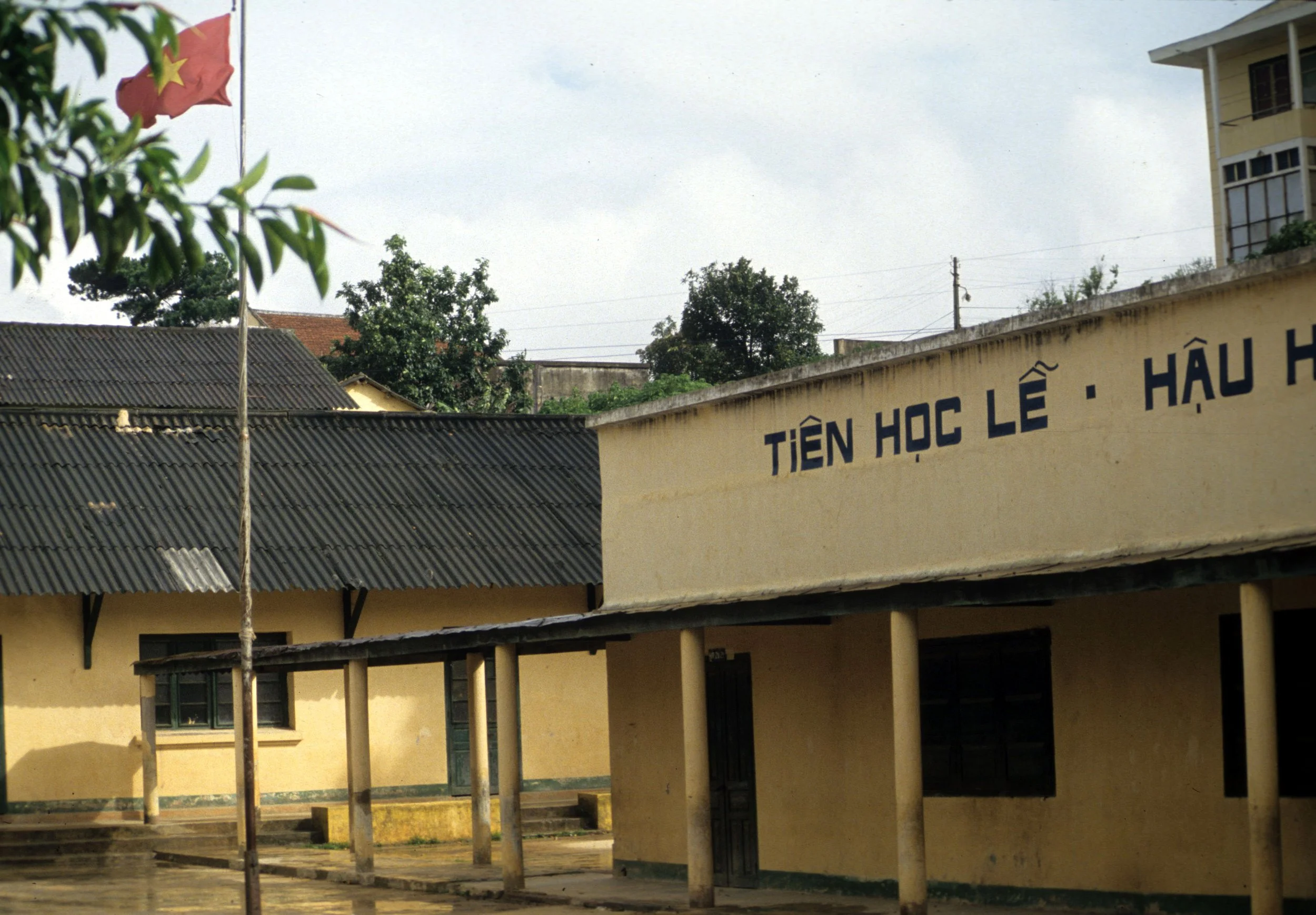DALAT - VIET NAM 1994 (5).jpg