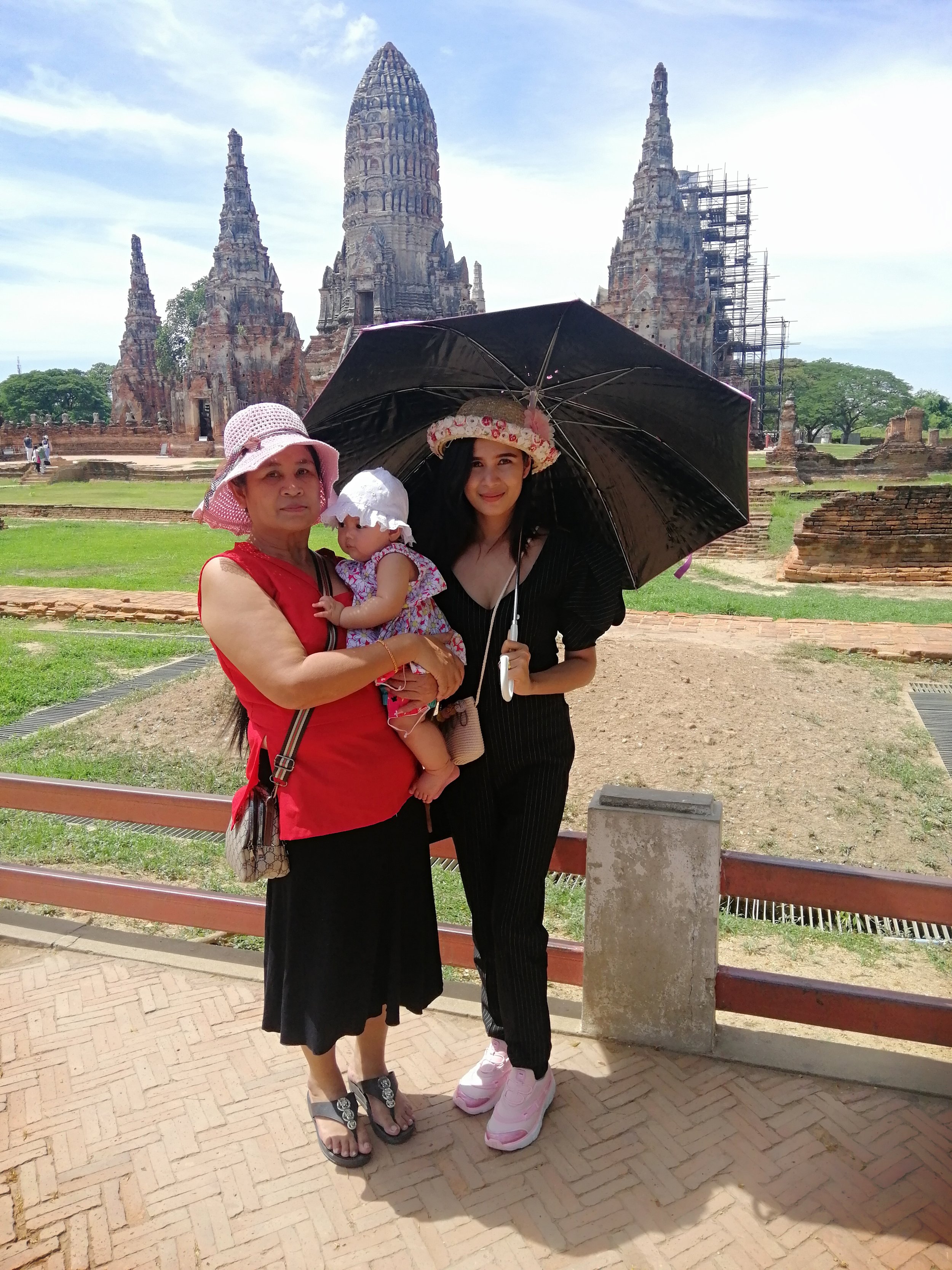 2020 Ayutthaya with Liana & Gift and Mom (42).jpg