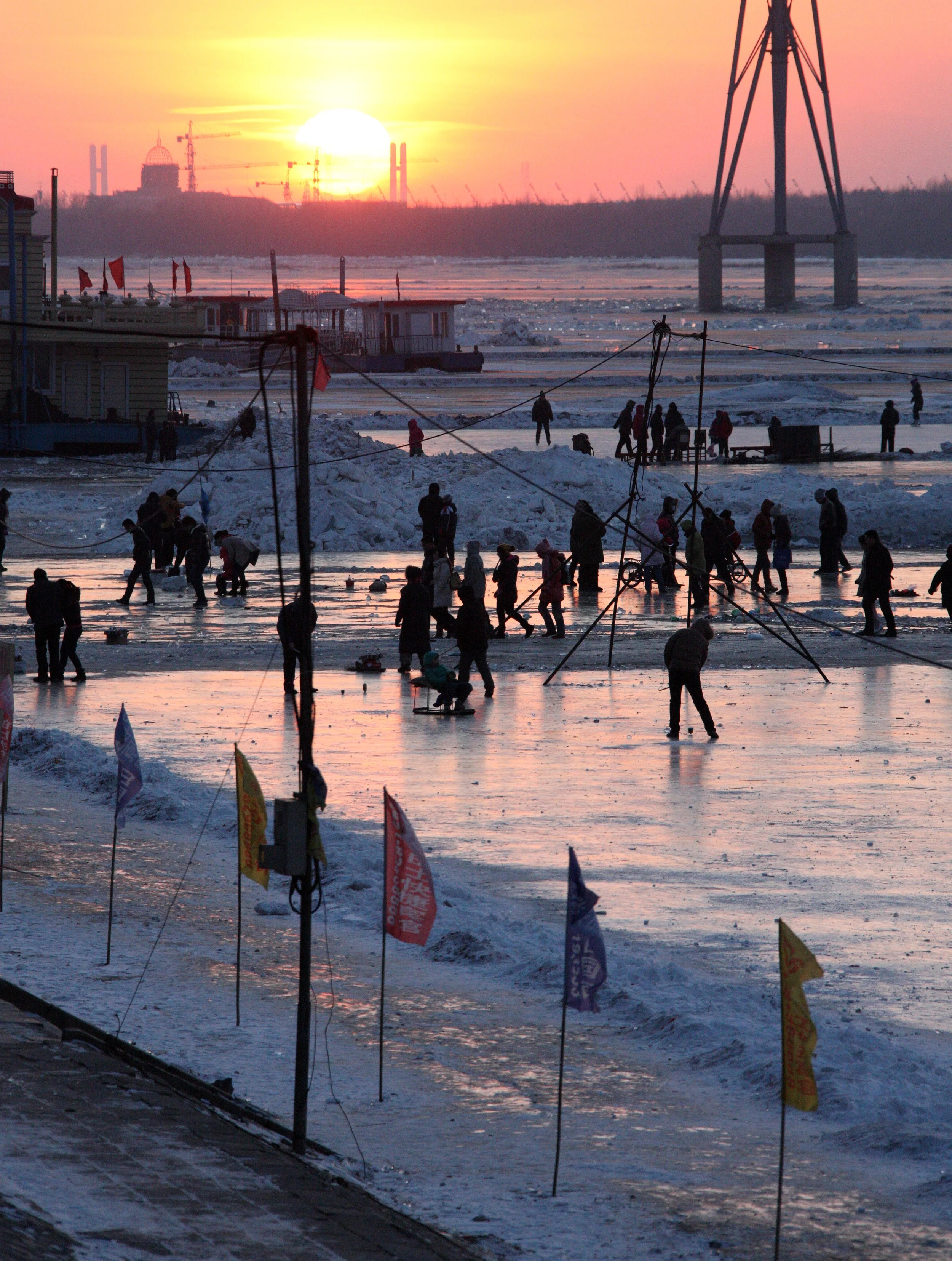 SONGHUA RIVER HARBIN CHINA - ACTIVITY ZONE! (52).JPG