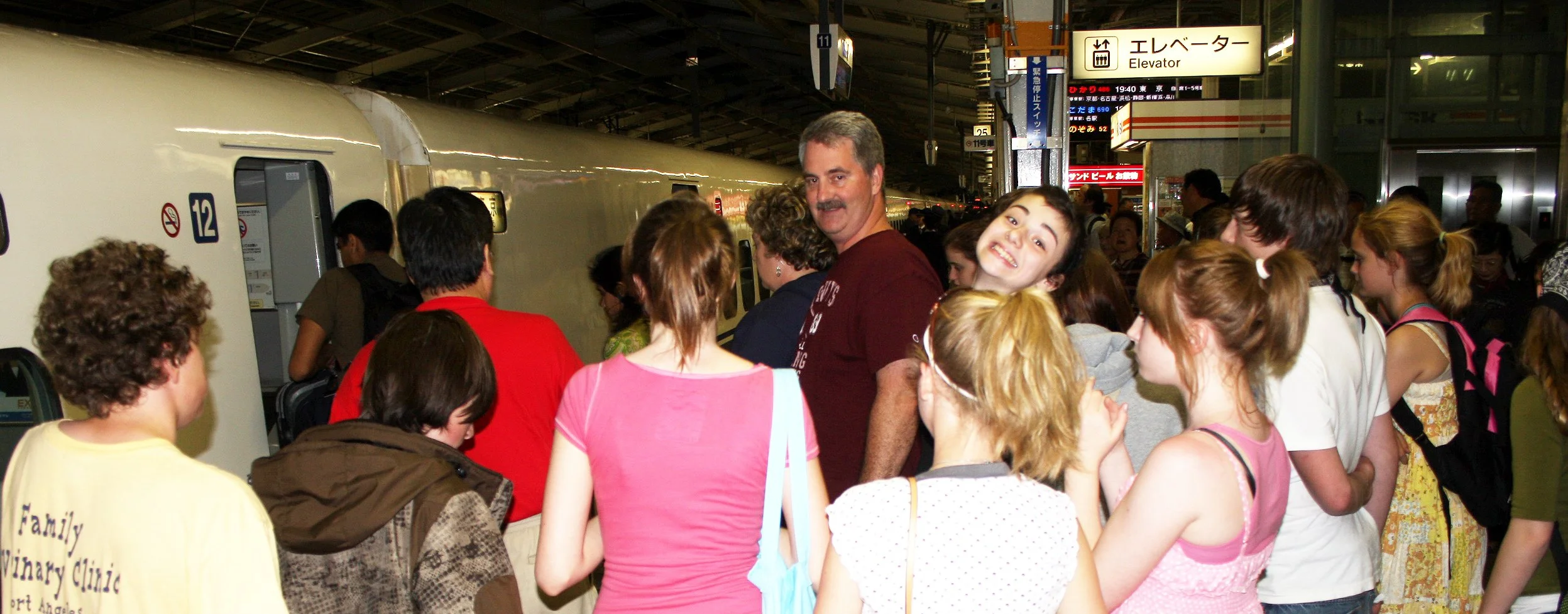 HIROSHIMA - MAY 2009 - SHINKANSEN SCENES (20).JPG