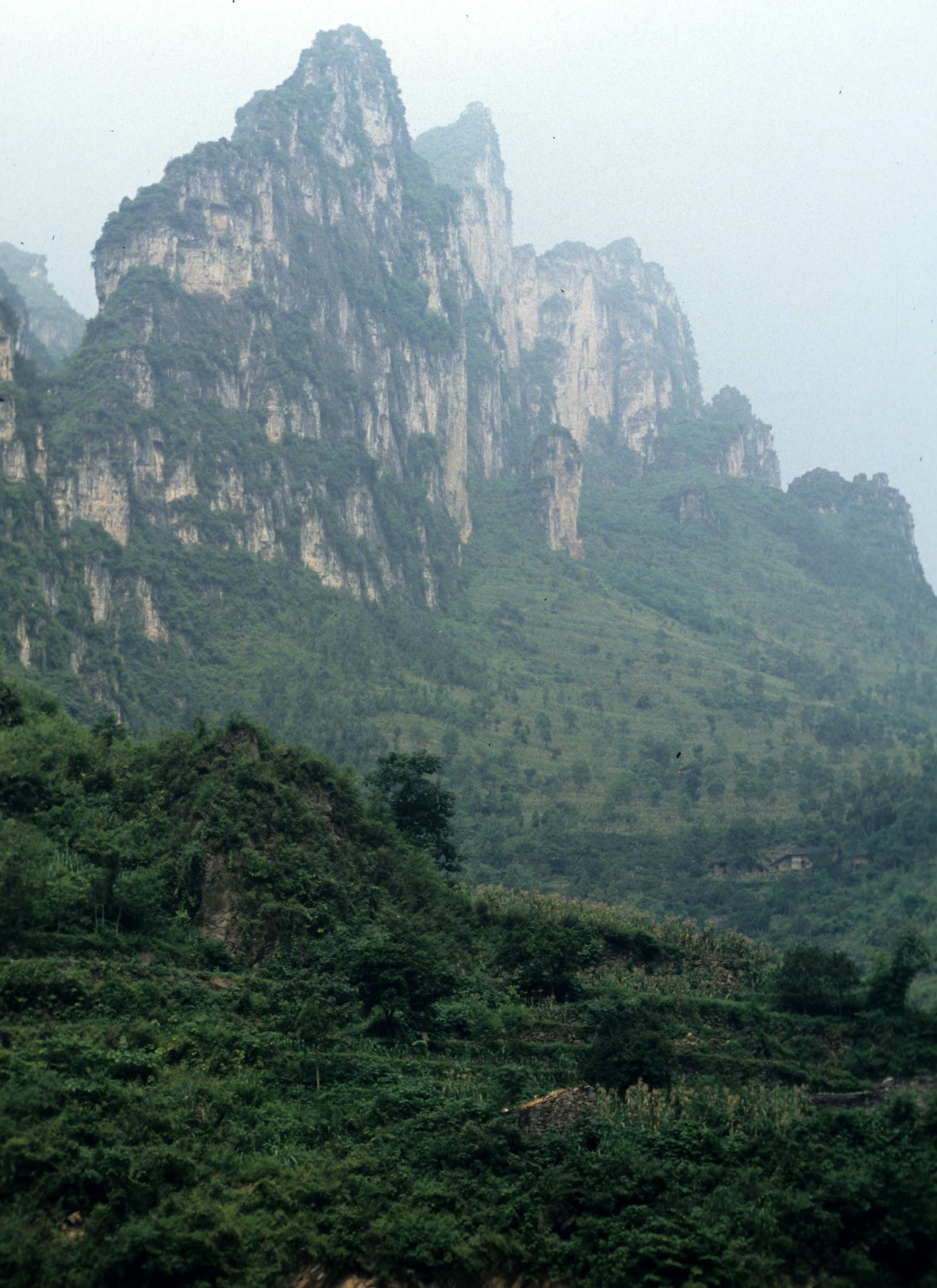 YANGTZE - THREE GORGES CRUISE SCENERY (8).jpg