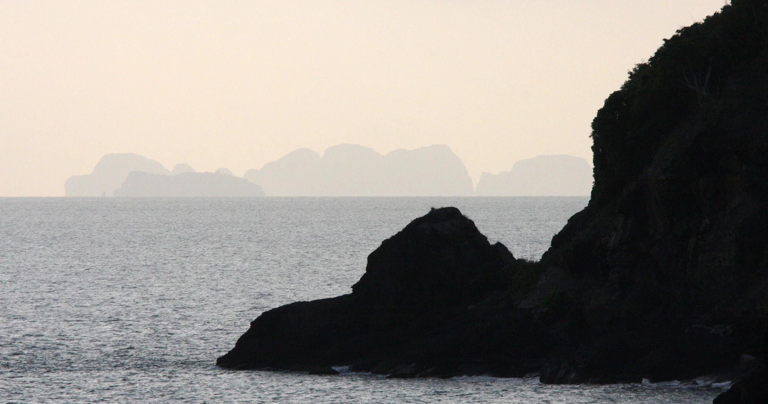 2010-7-9 HANGING IN KOH LANTA THAILAND (7).JPG