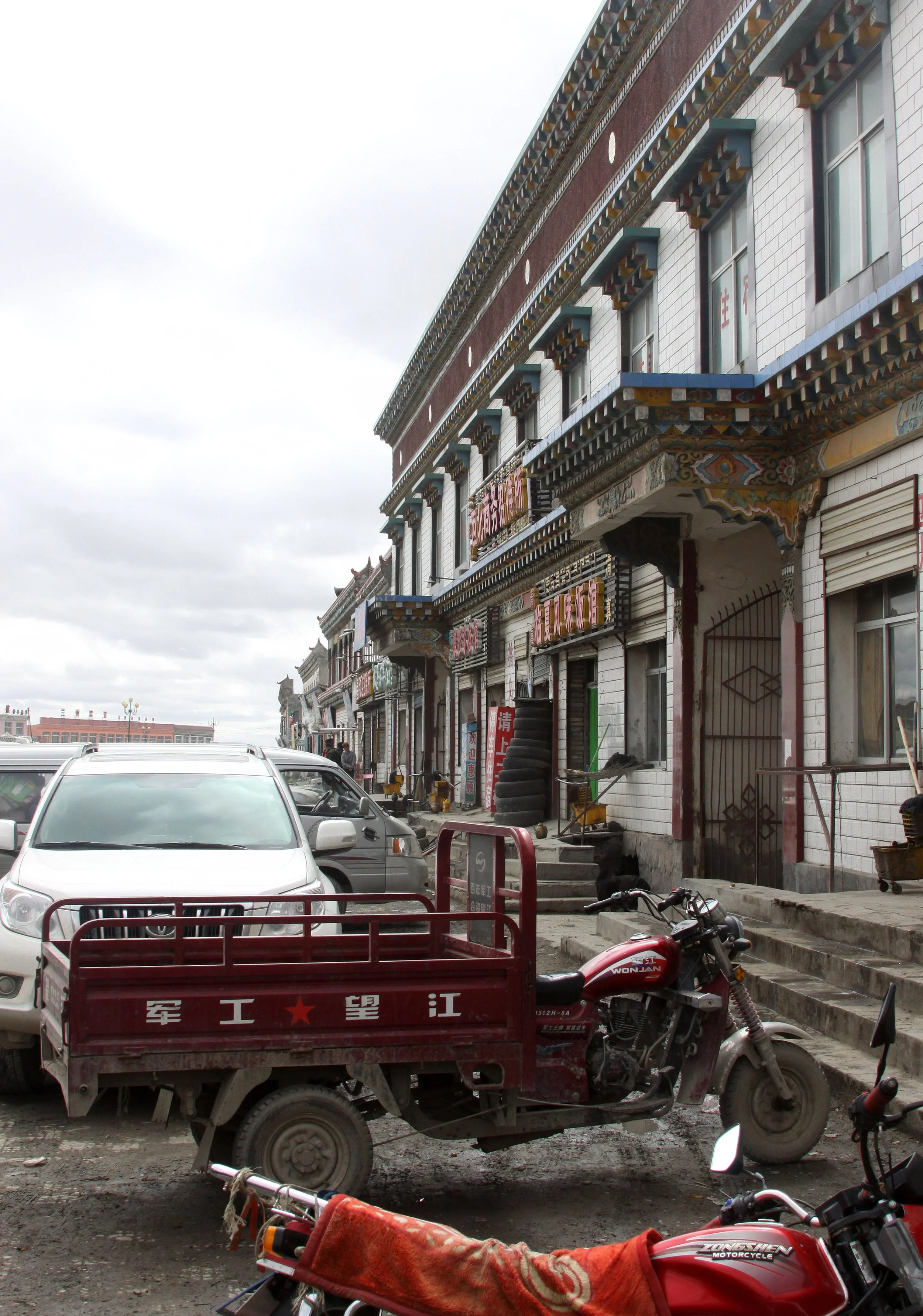 QING SHUI HE TOWN - CLEAR WATER RIVER TOWN - QINGHAI CHINA - ENTRY TO KEKEXILI (1).JPG