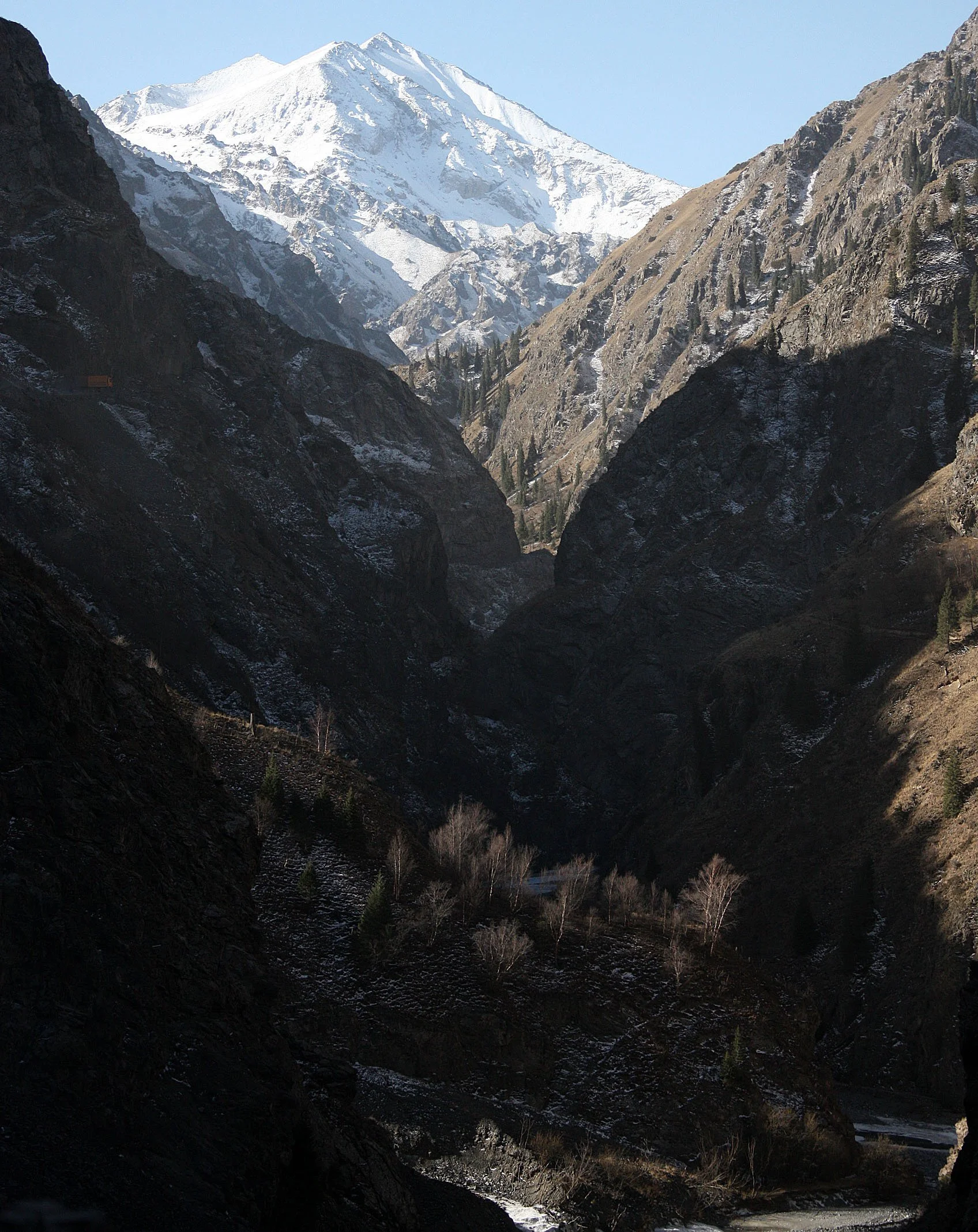 TIANSHAN MOUNTAINS - XINJIANG CHINA - ROUTE 216 (64).JPG