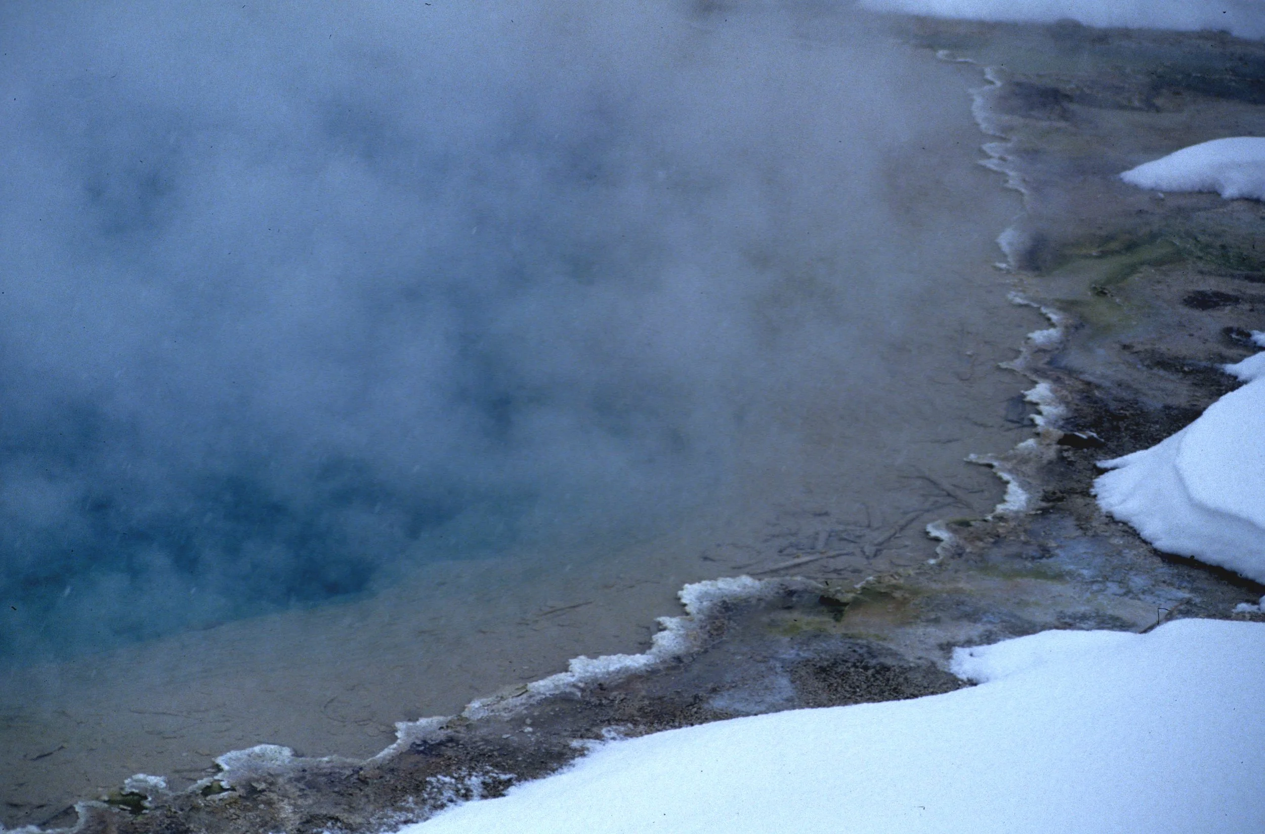 YELLOWSTONE IN WINTER - HOTSPRING.jpg