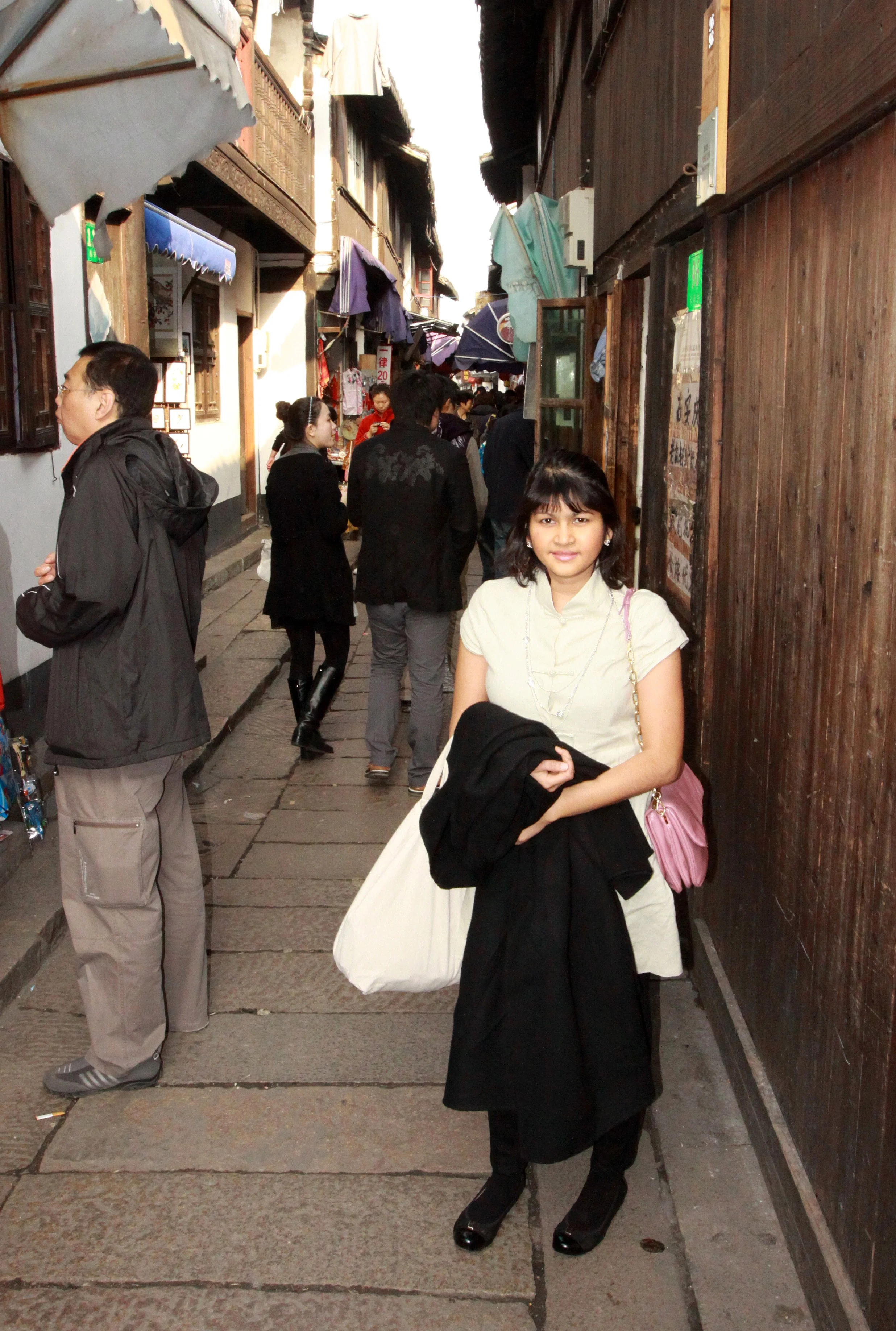 ZHUJIAJIAO WATER TOWN - NOVEMBER 20 2011 (25).JPG