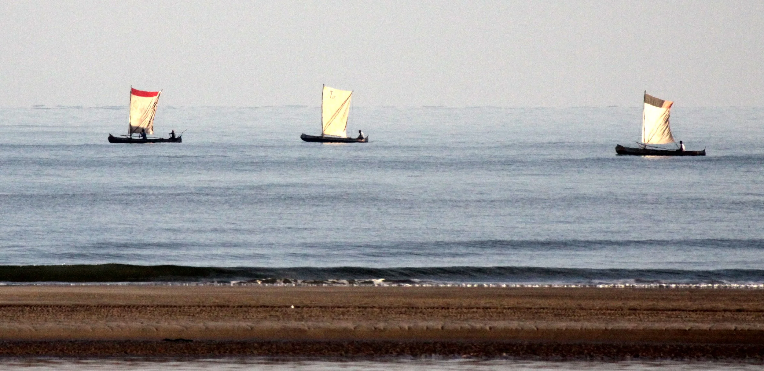 MORONDAVA - BEACH SCENES - MADAGASCAR (11).JPG