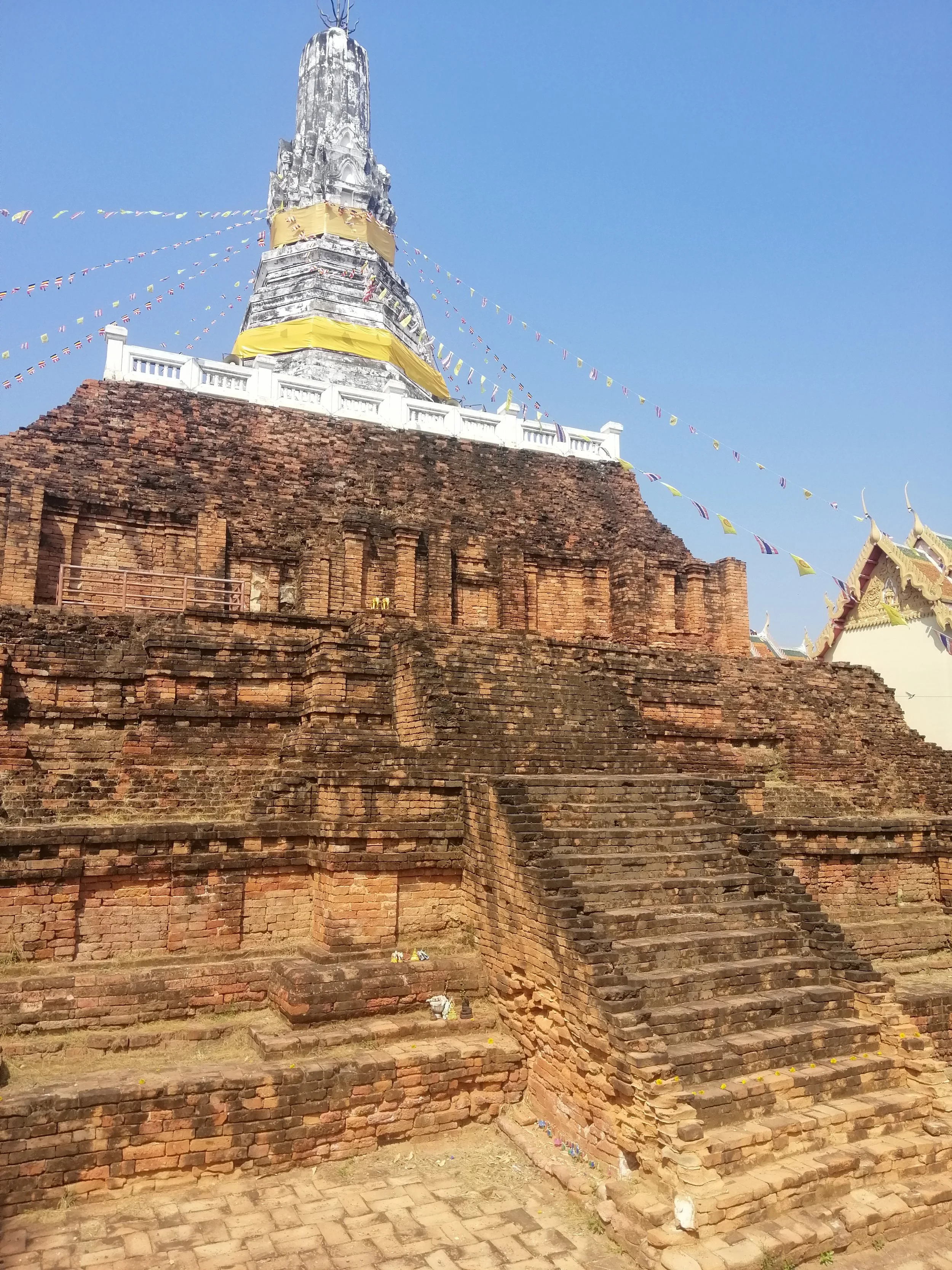 2019 Nakhon Pathom Trip Temples with Cokie (40).jpg