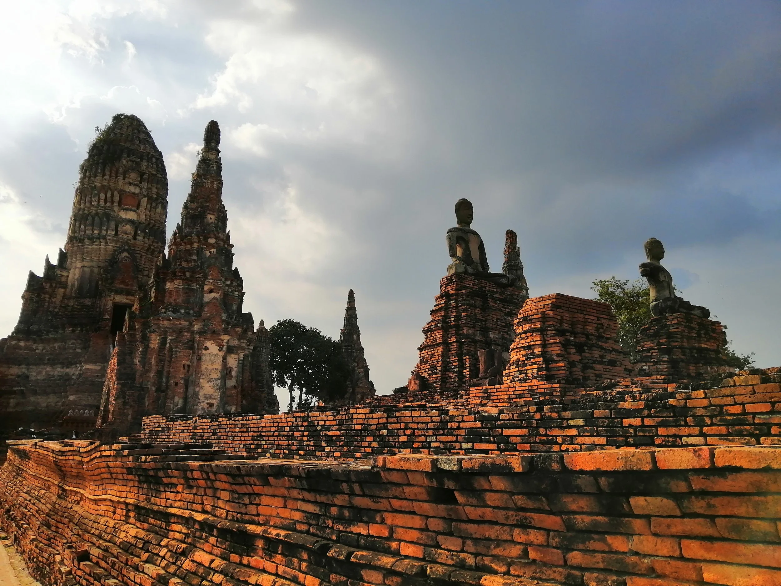 2018 Ayutthaya Pics with Gift in Traditional Dress (152).jpg