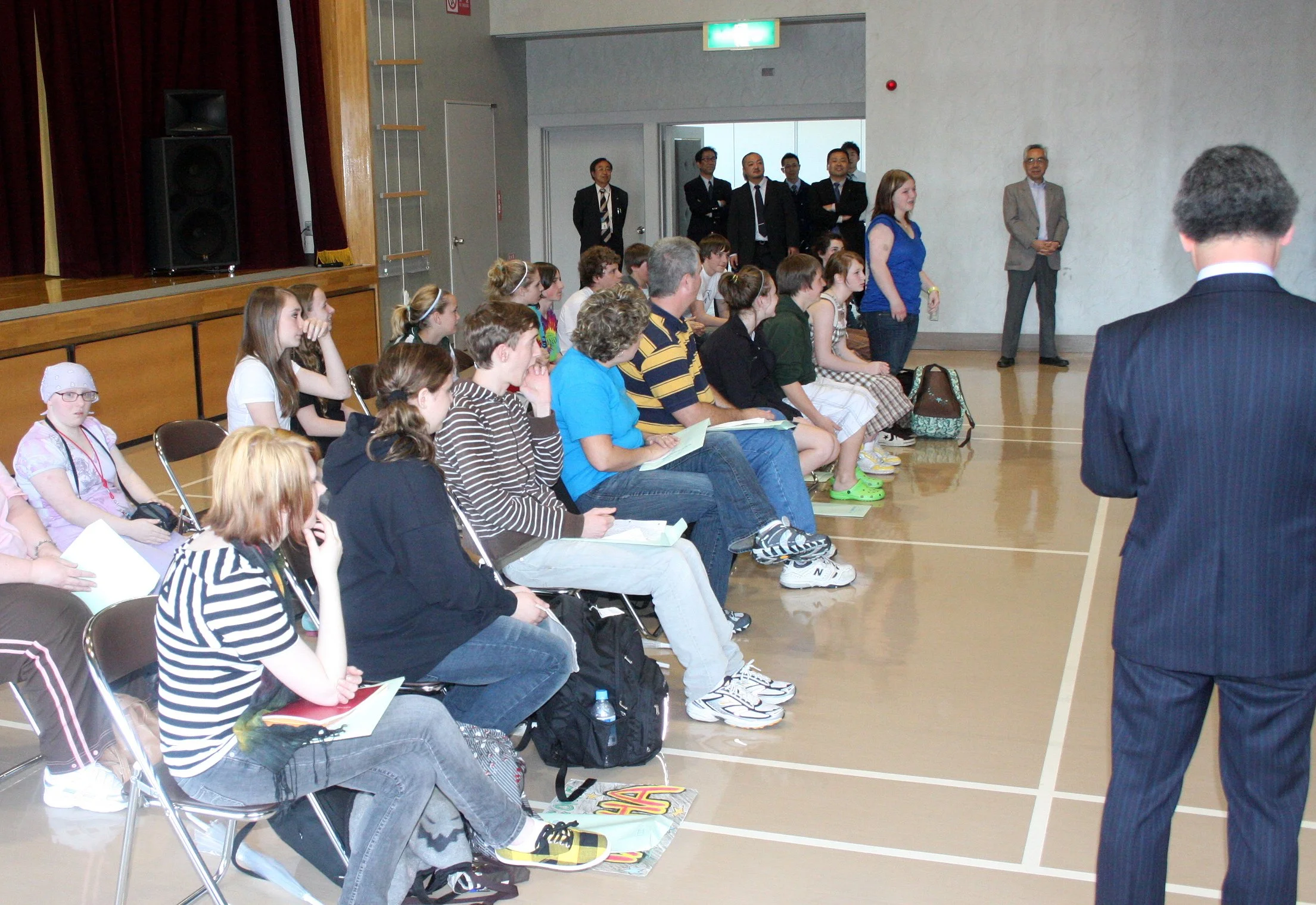 MUTSU - MEETING THE HOST FAMILIES - MAY 2009.JPG